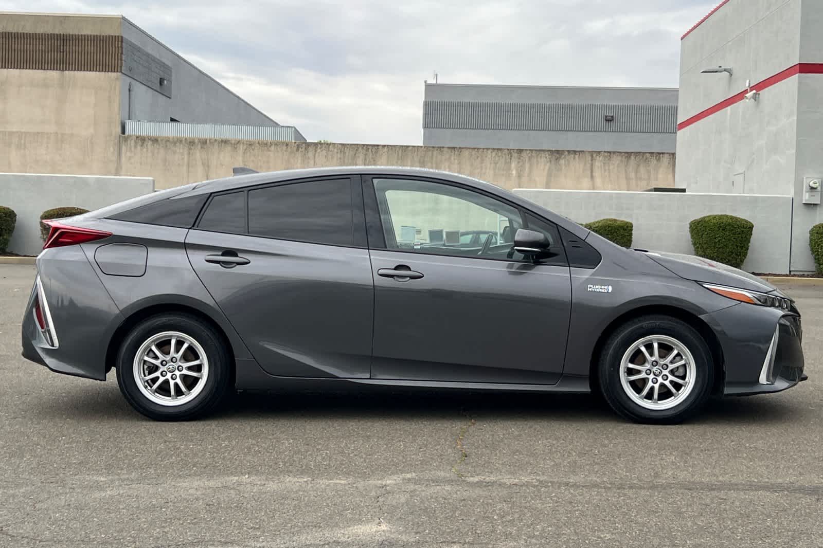 Thumbnail: 2017 Toyota Prius Prime - 6