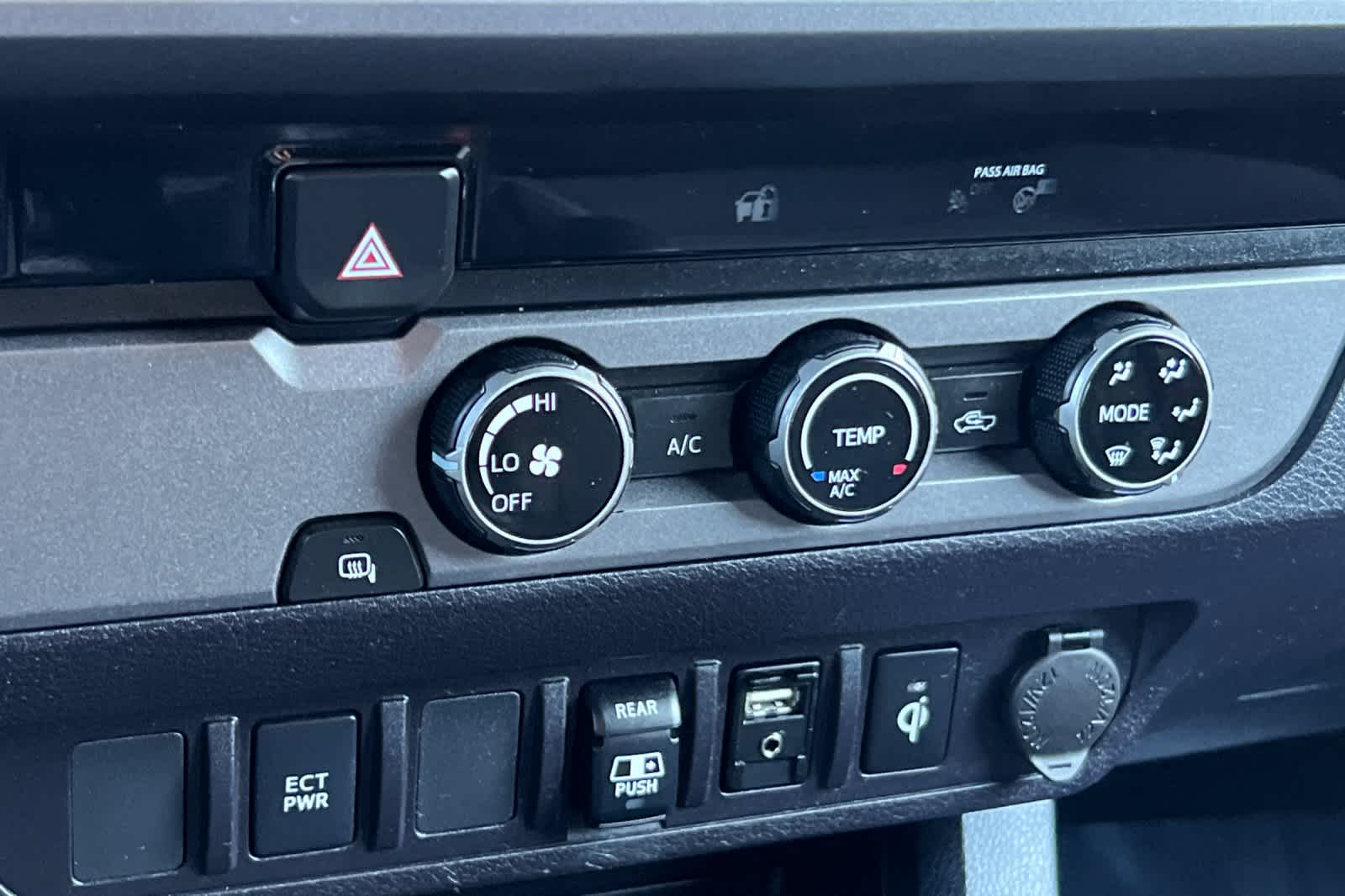 Thumbnail: 2018 Toyota Tacoma - 21