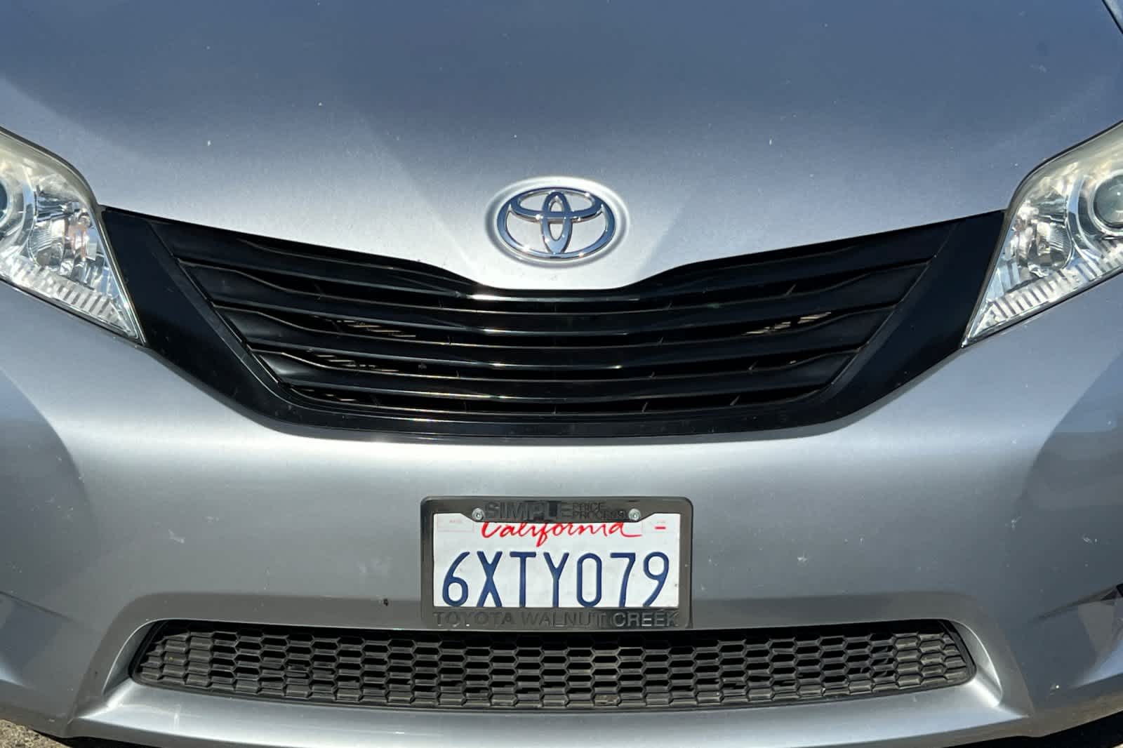 Thumbnail: 2013 Toyota Sienna - 8