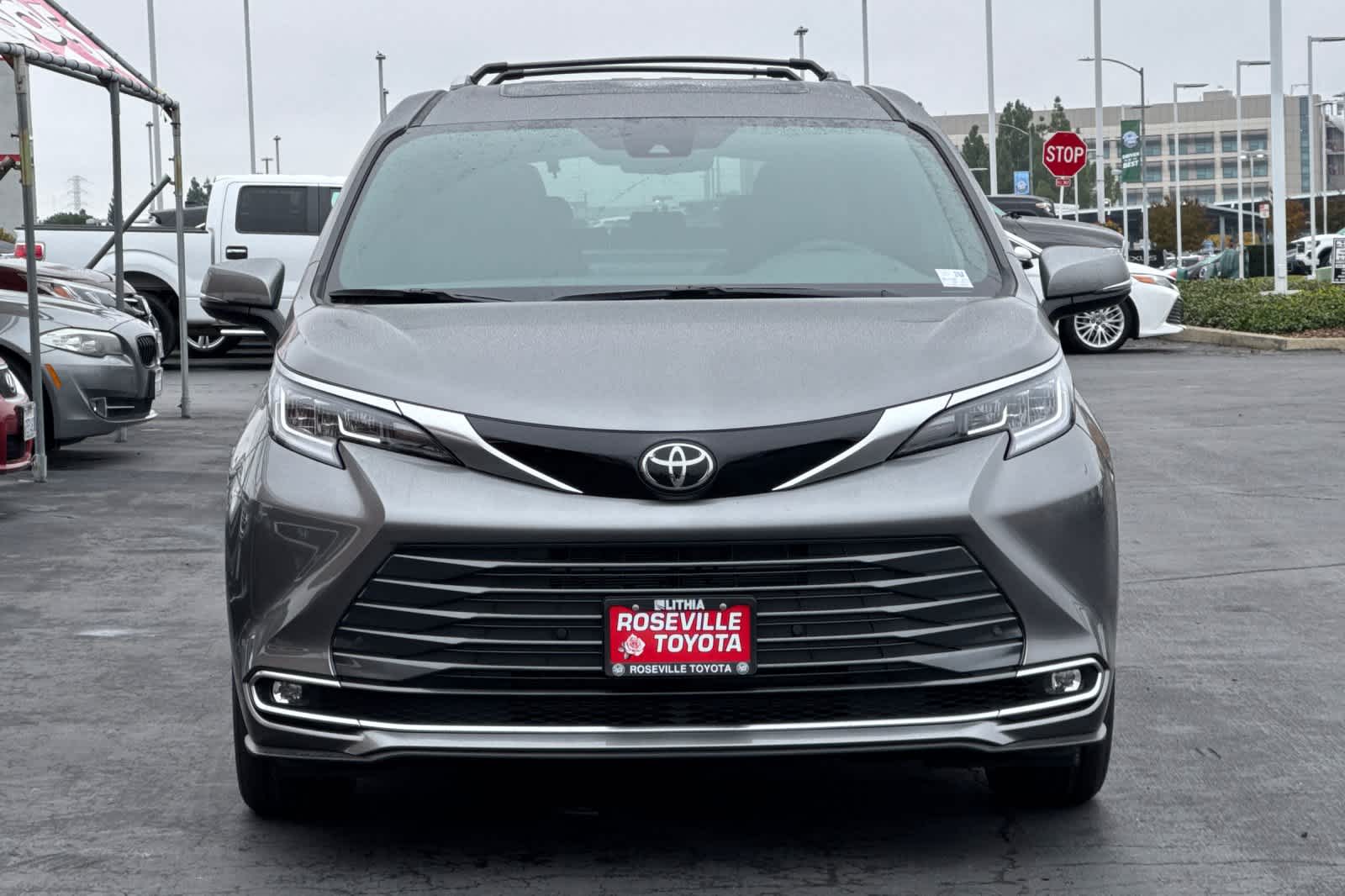 Thumbnail: 2026 Toyota Sienna - 10