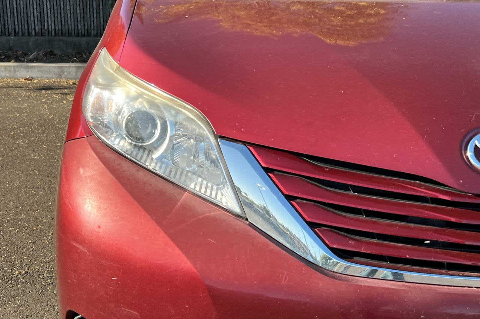 Thumbnail: 2016 Toyota Sienna - 8