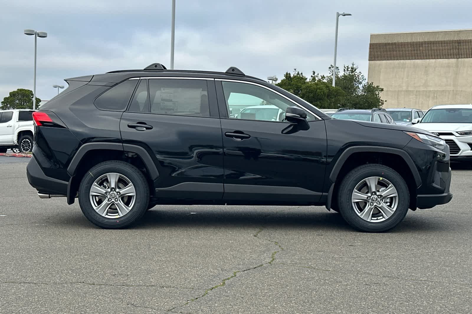 Thumbnail: 2025 Toyota RAV4 - 8