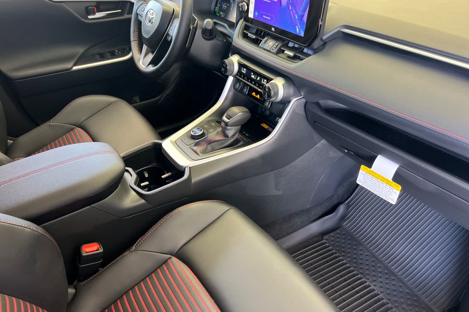 2025 Toyota RAV4 XSE 16