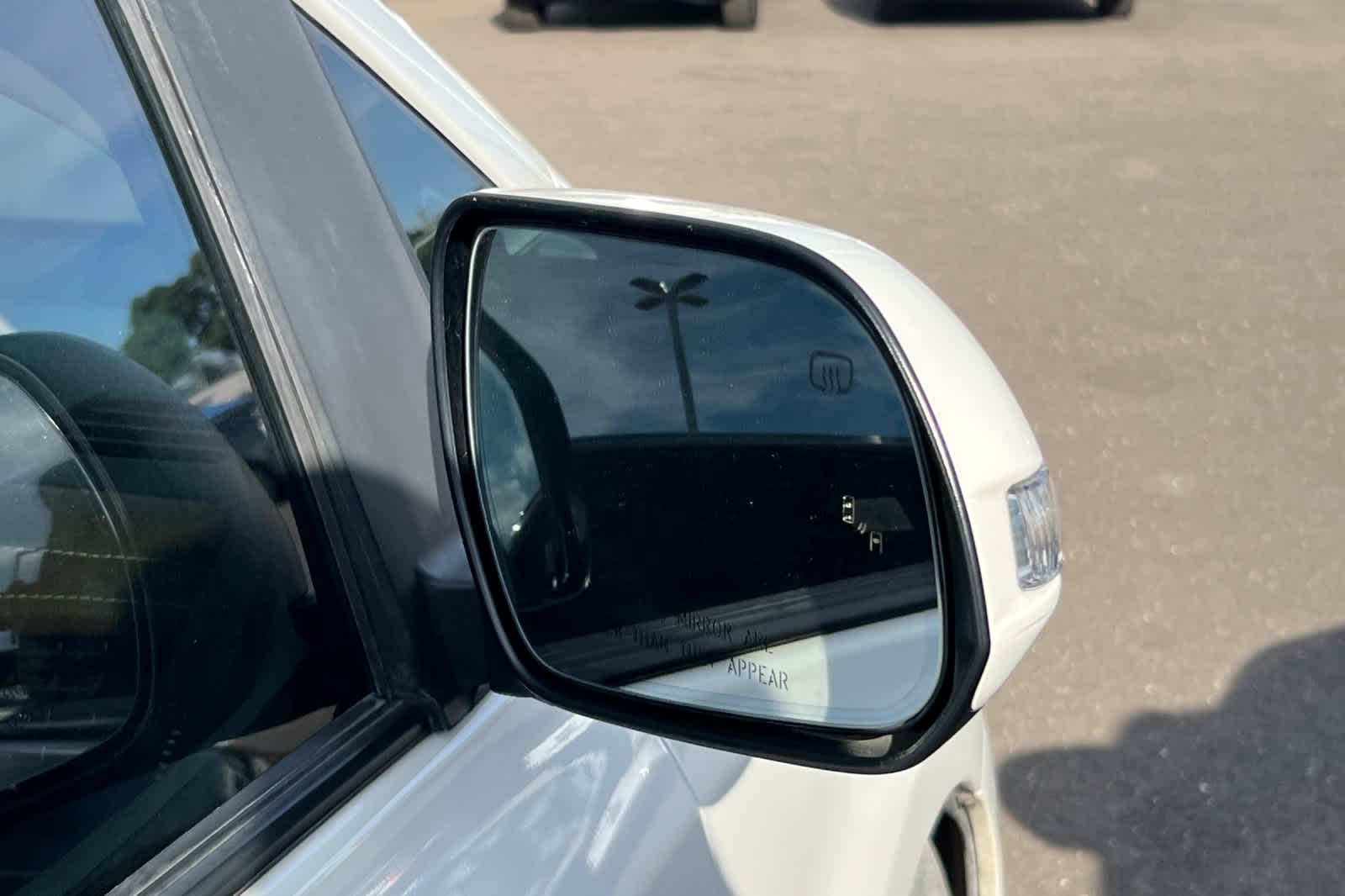 Thumbnail: 2019 Toyota Sienna - 13