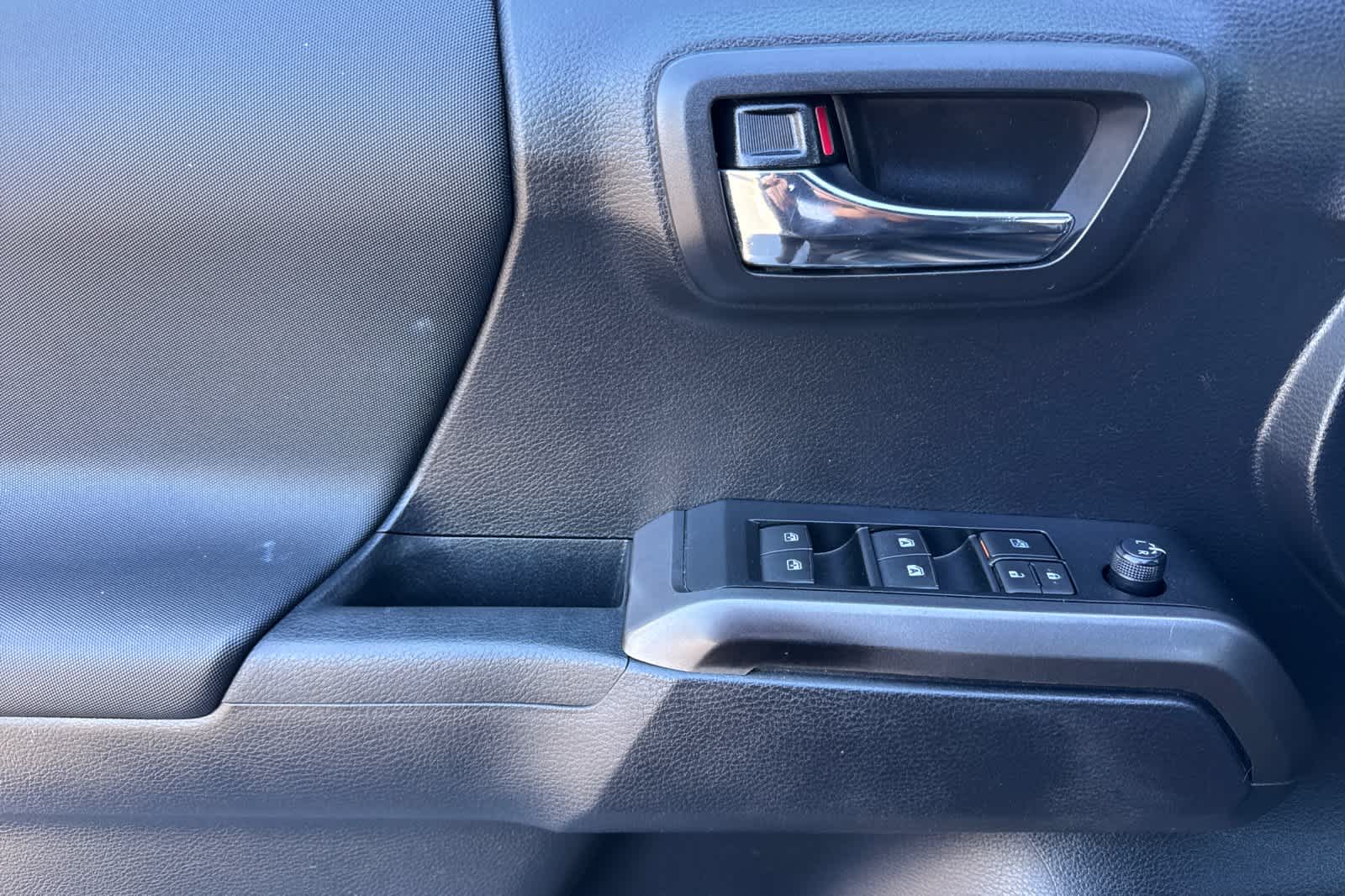 Thumbnail: 2019 Toyota Tacoma - 12