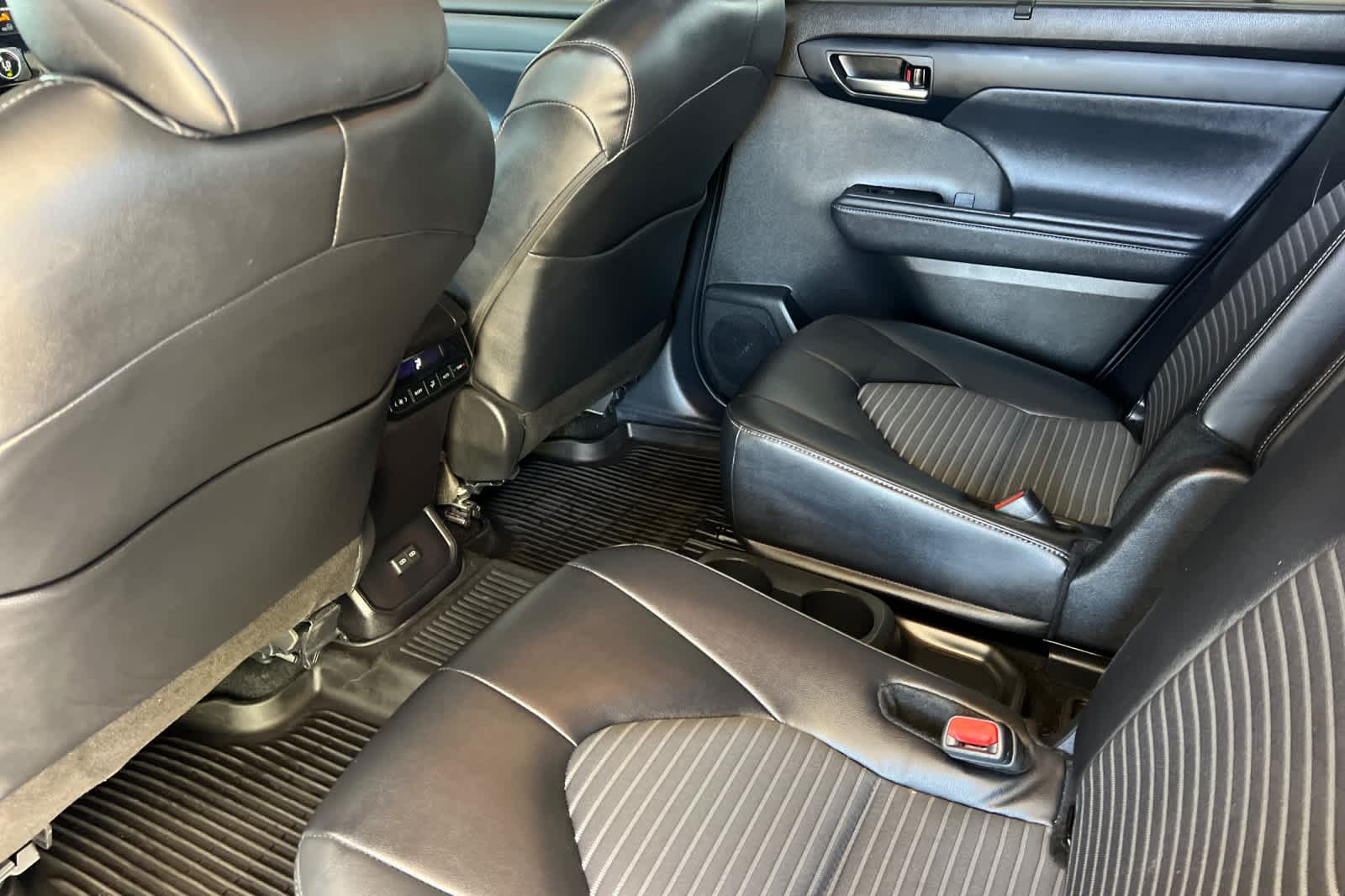 Thumbnail: 2024 Toyota Highlander - 4