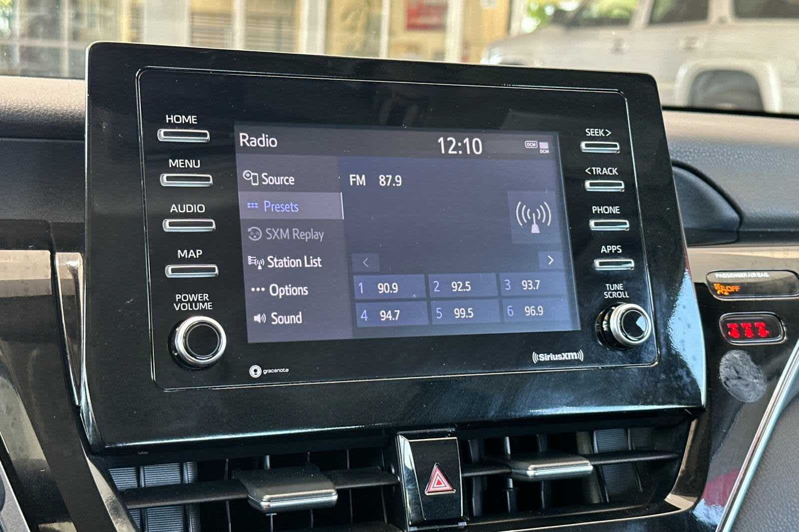 2022 Toyota Camry SE 18