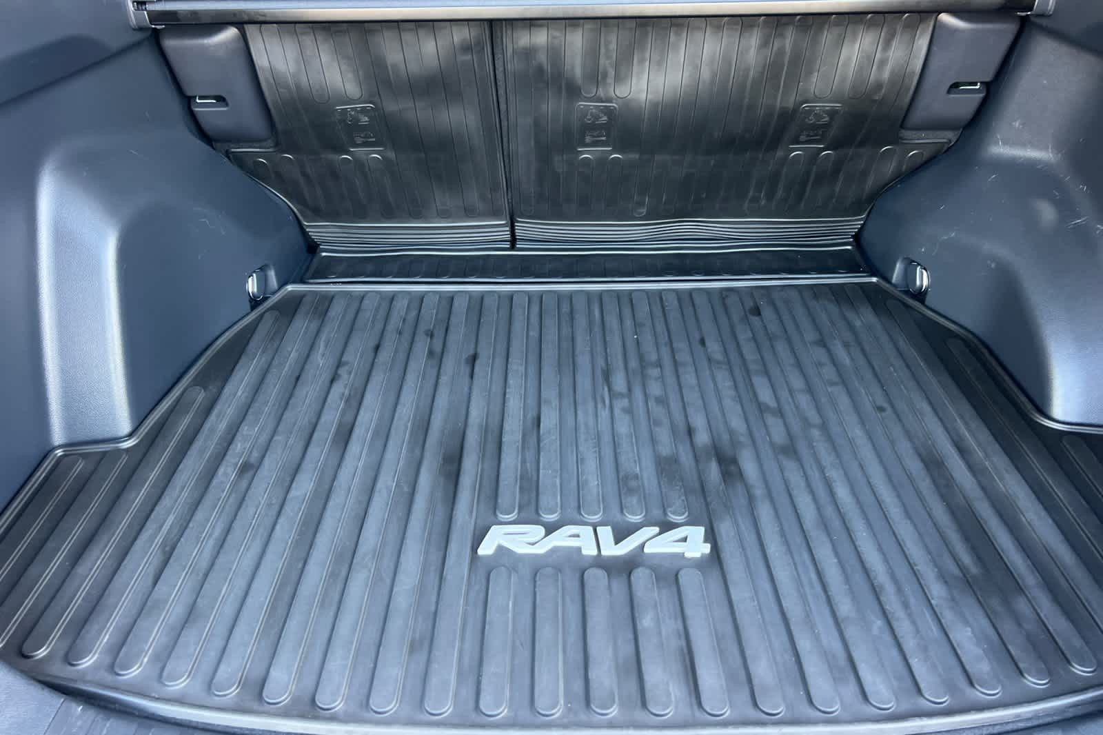 Thumbnail: 2022 Toyota RAV4 - 16