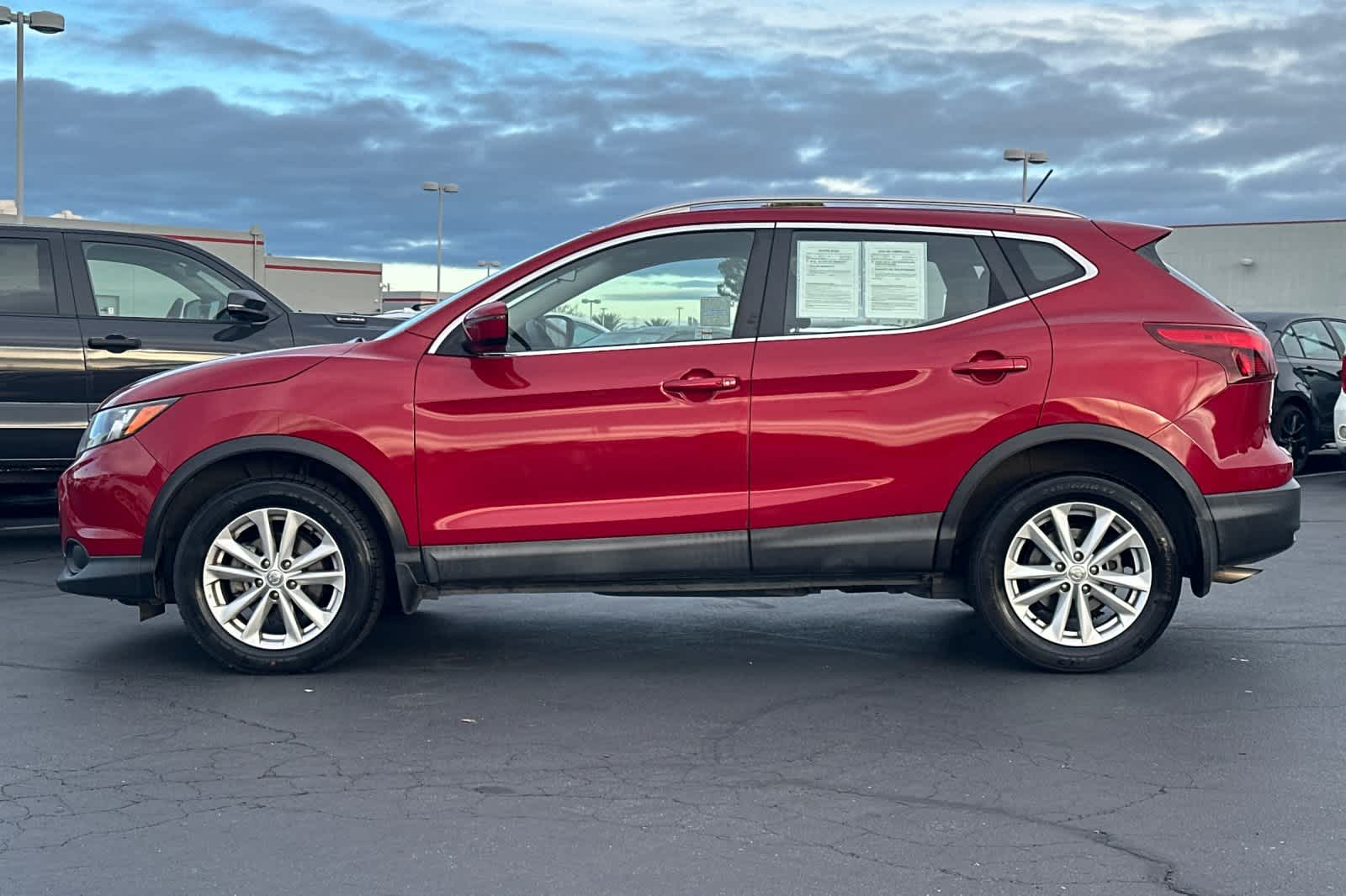 Thumbnail: 2018 Nissan Rogue Sport - 9