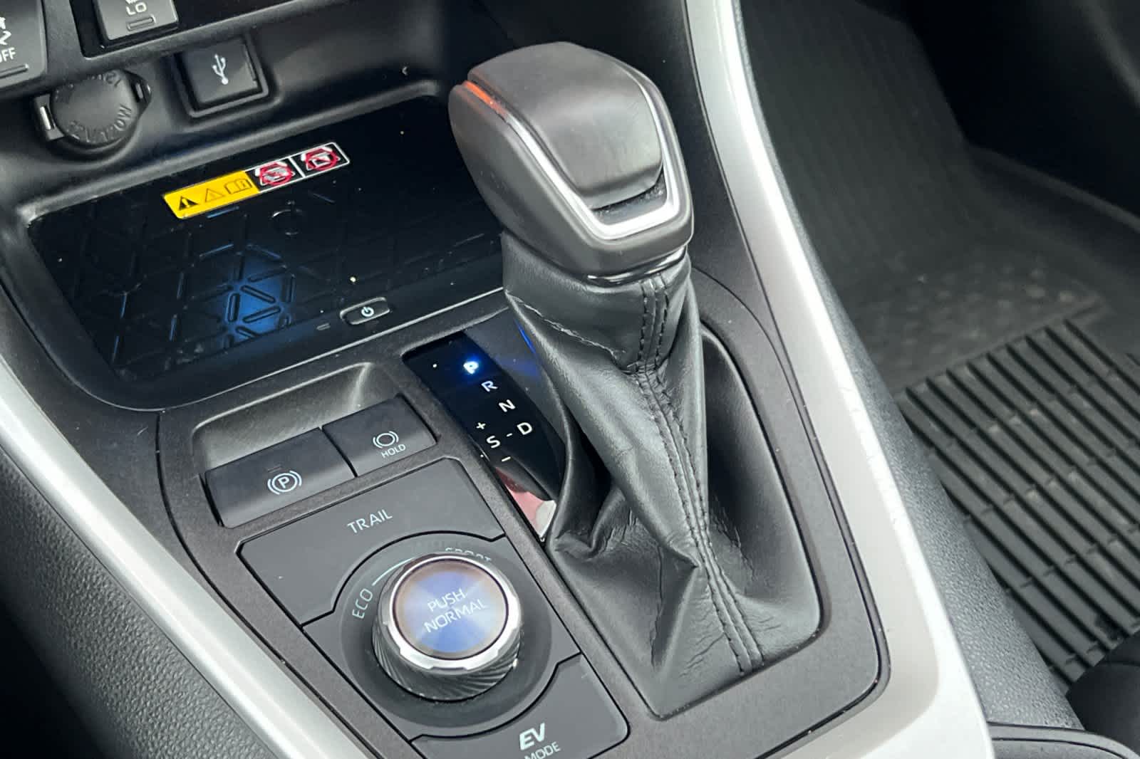 Thumbnail: 2022 Toyota RAV4 - 25