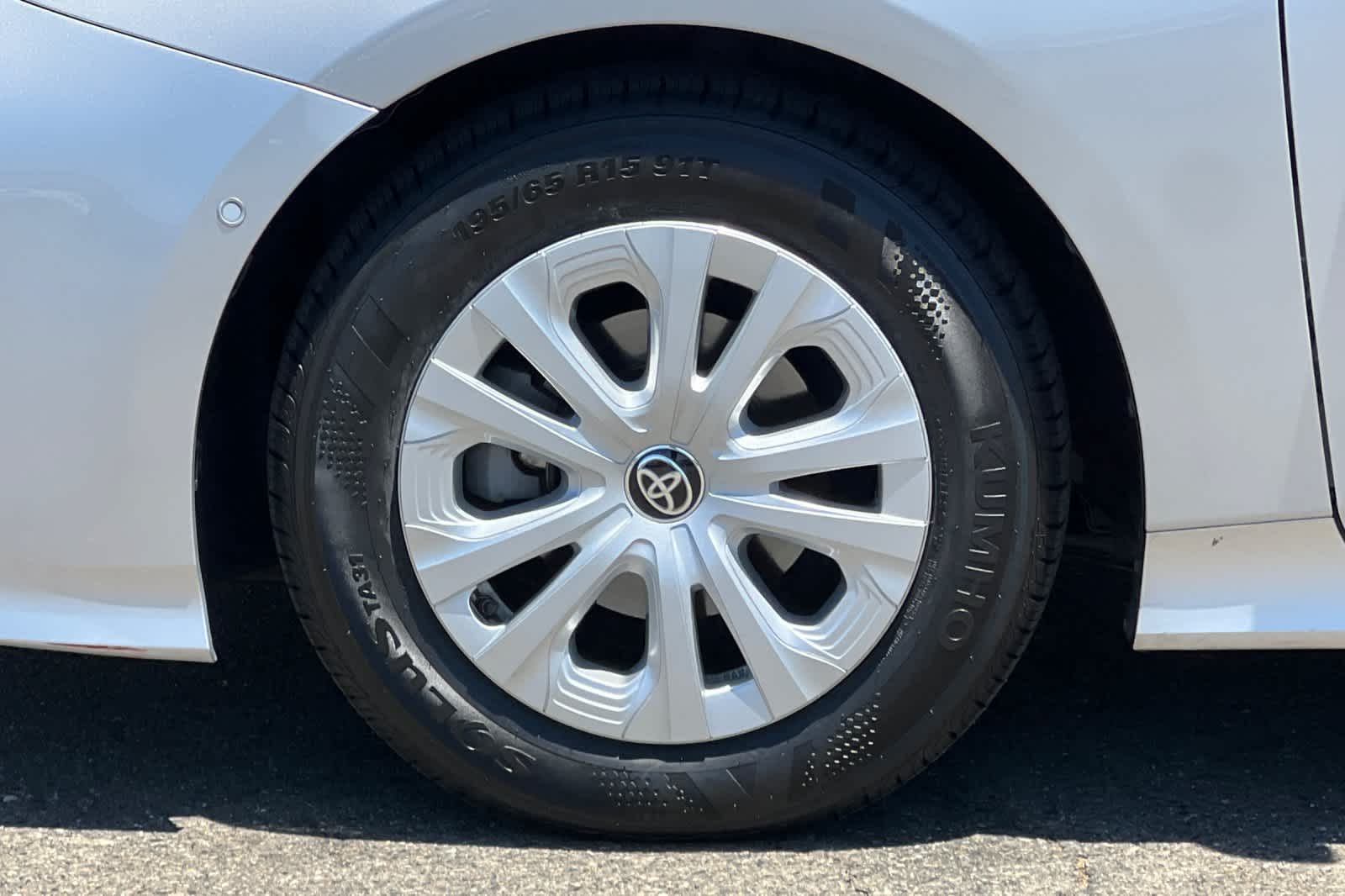 Thumbnail: 2021 Toyota Prius - 29