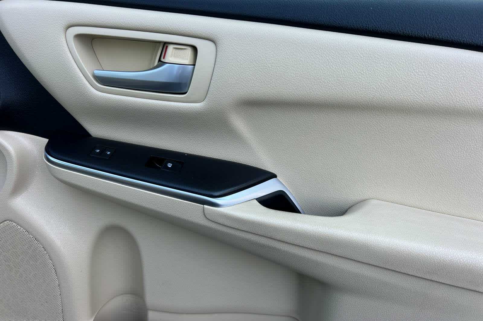 Thumbnail: 2017 Toyota Camry - 18