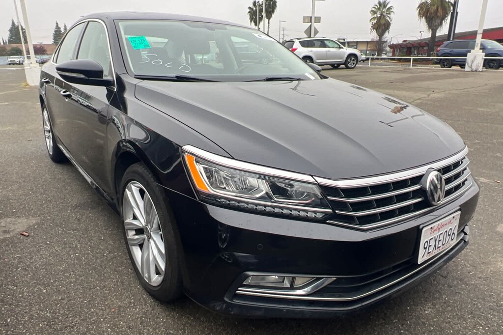 Used 2018 Volkswagen Passat 2.0T SE w/Technology Sedan