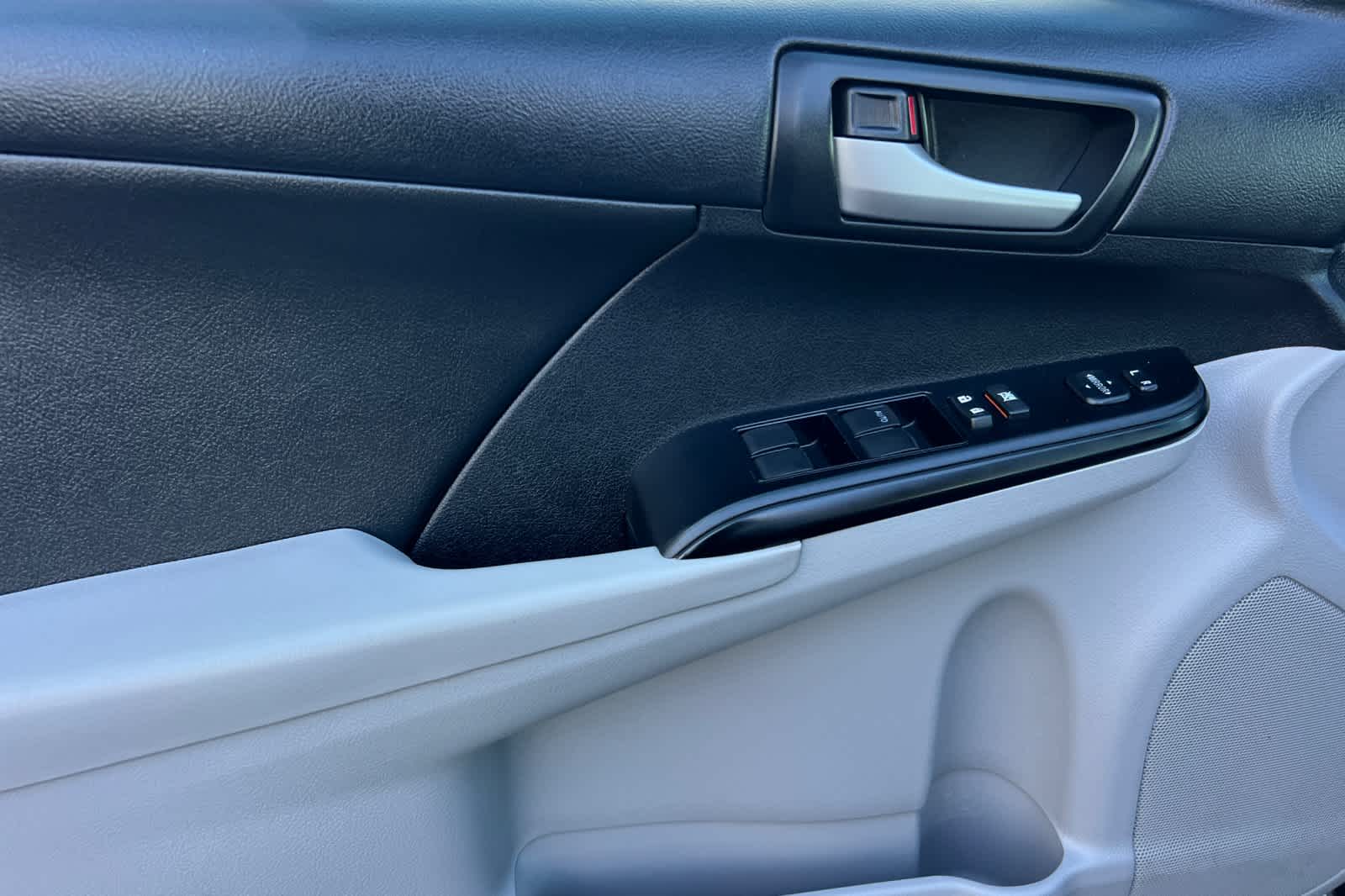 Thumbnail: 2014 Toyota Camry - 12