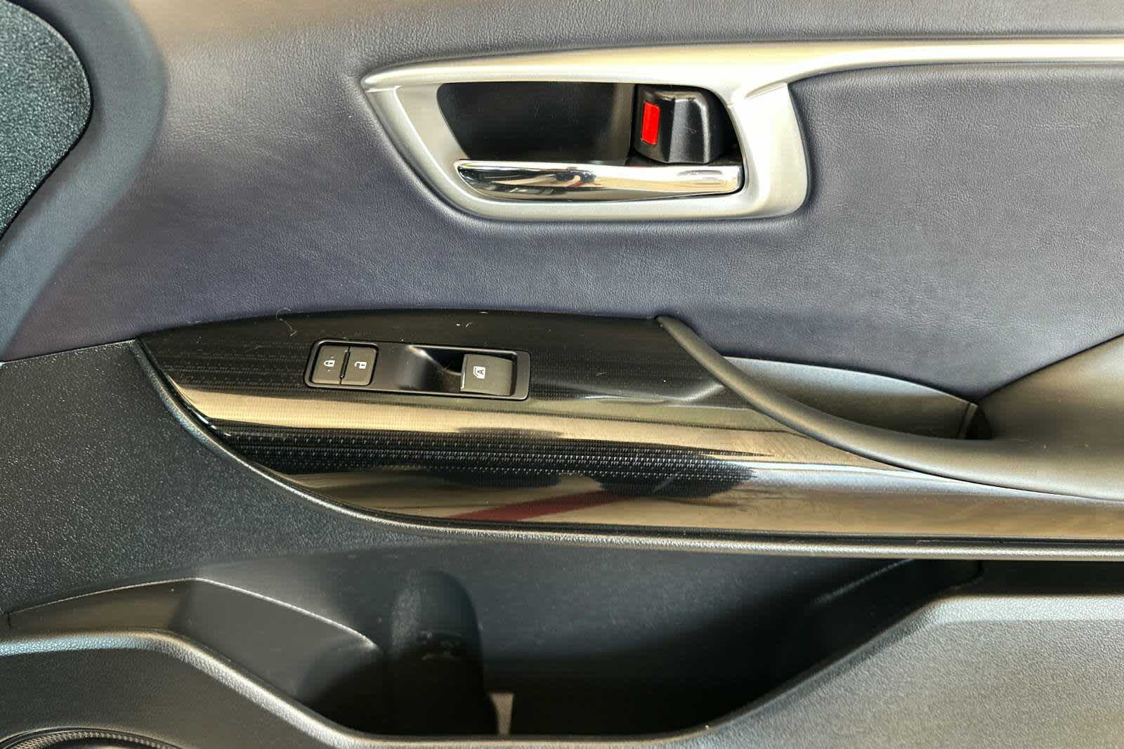 Thumbnail: 2017 Toyota Mirai - 18
