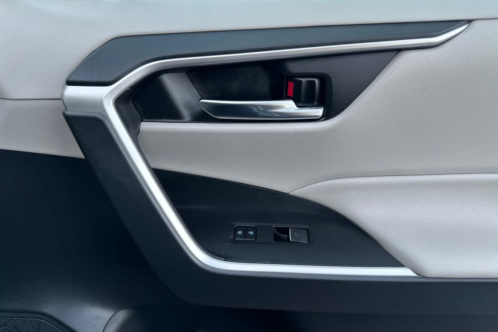 Thumbnail: 2022 Toyota RAV4 - 19