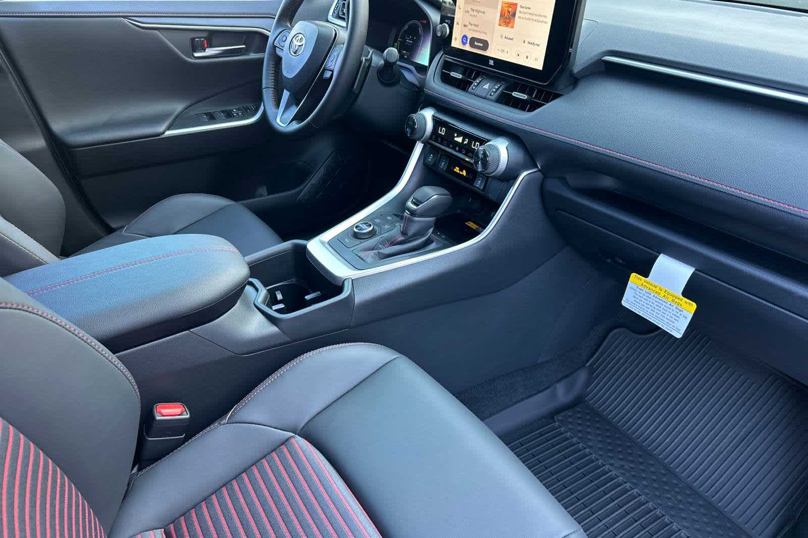 2025 Toyota RAV4 XSE 17