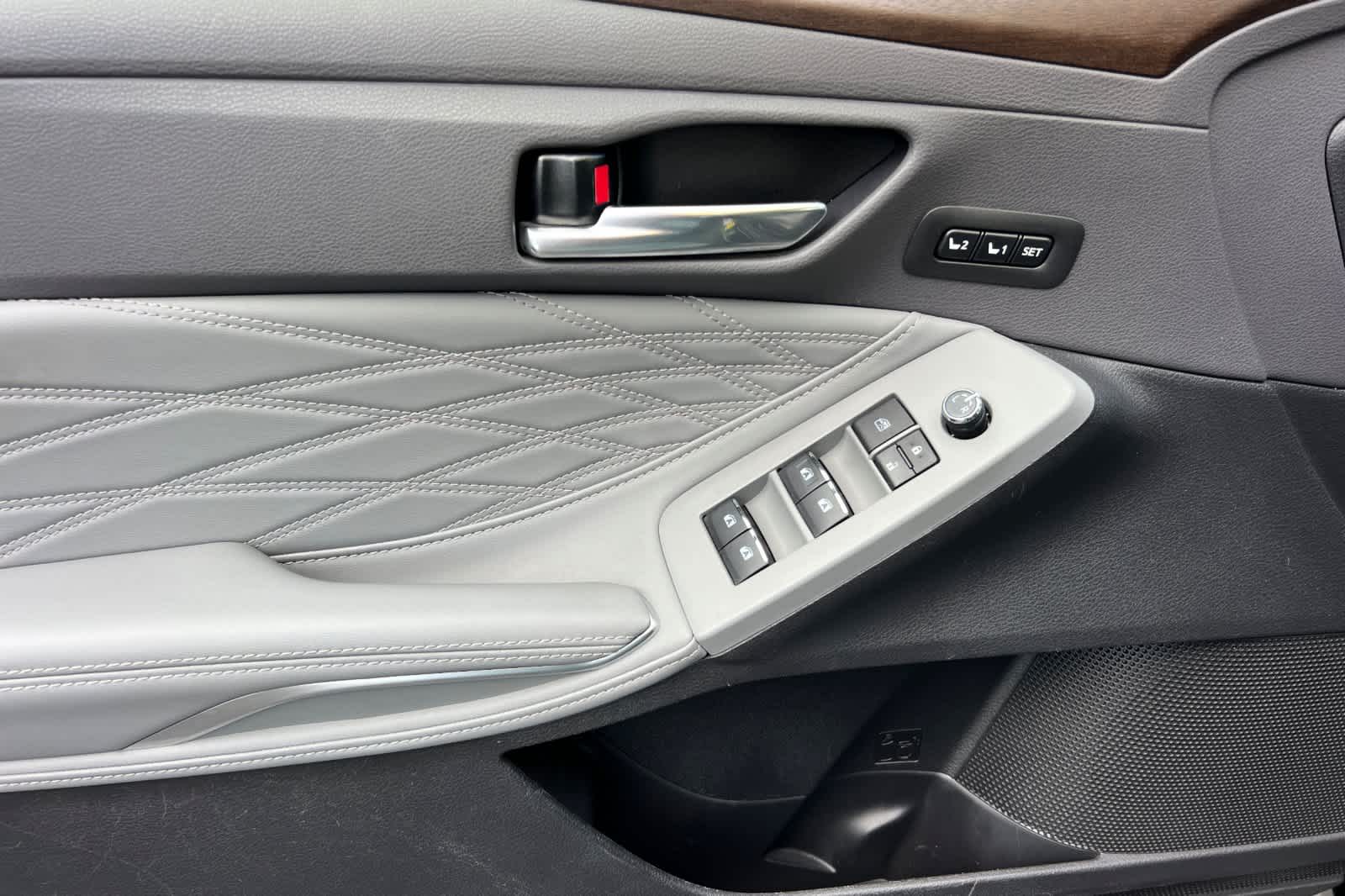 Thumbnail: 2022 Toyota Avalon - 12