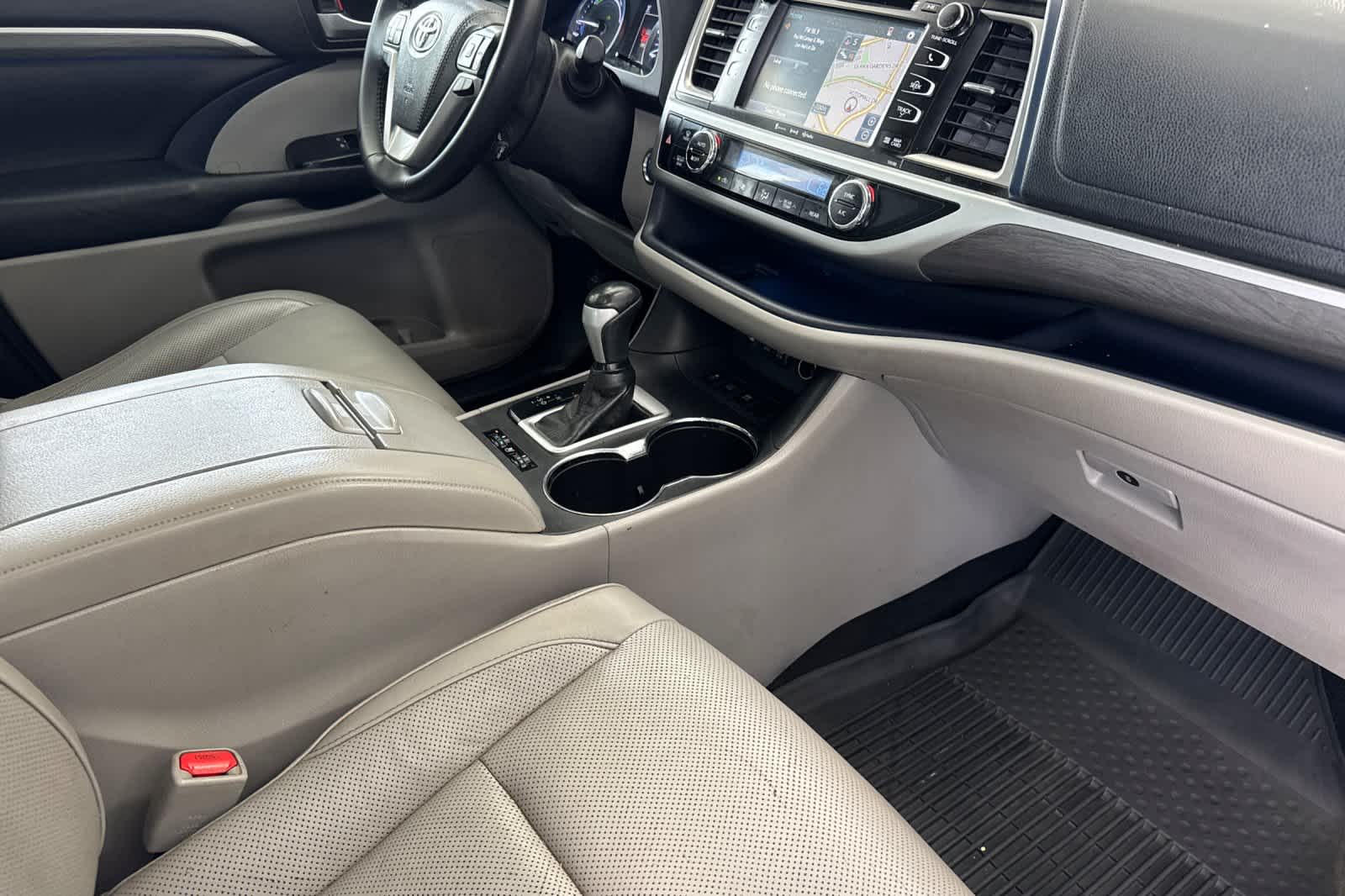 Thumbnail: 2018 Toyota Highlander - 18