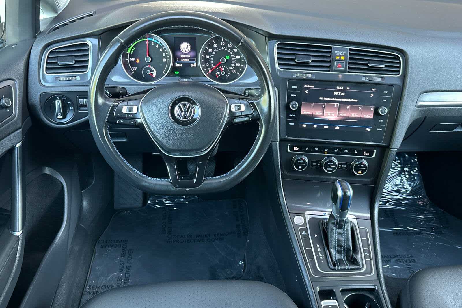 Thumbnail: 2017 Volkswagen e-Golf - 15