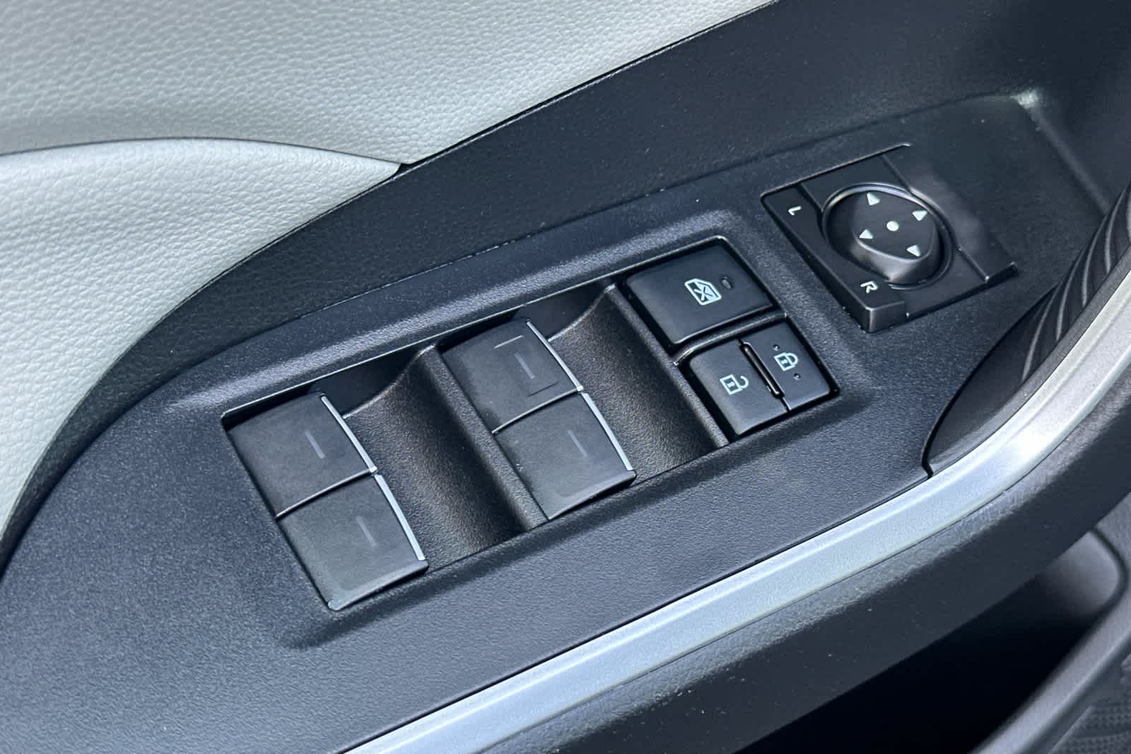 Thumbnail: 2022 Toyota RAV4 - 13