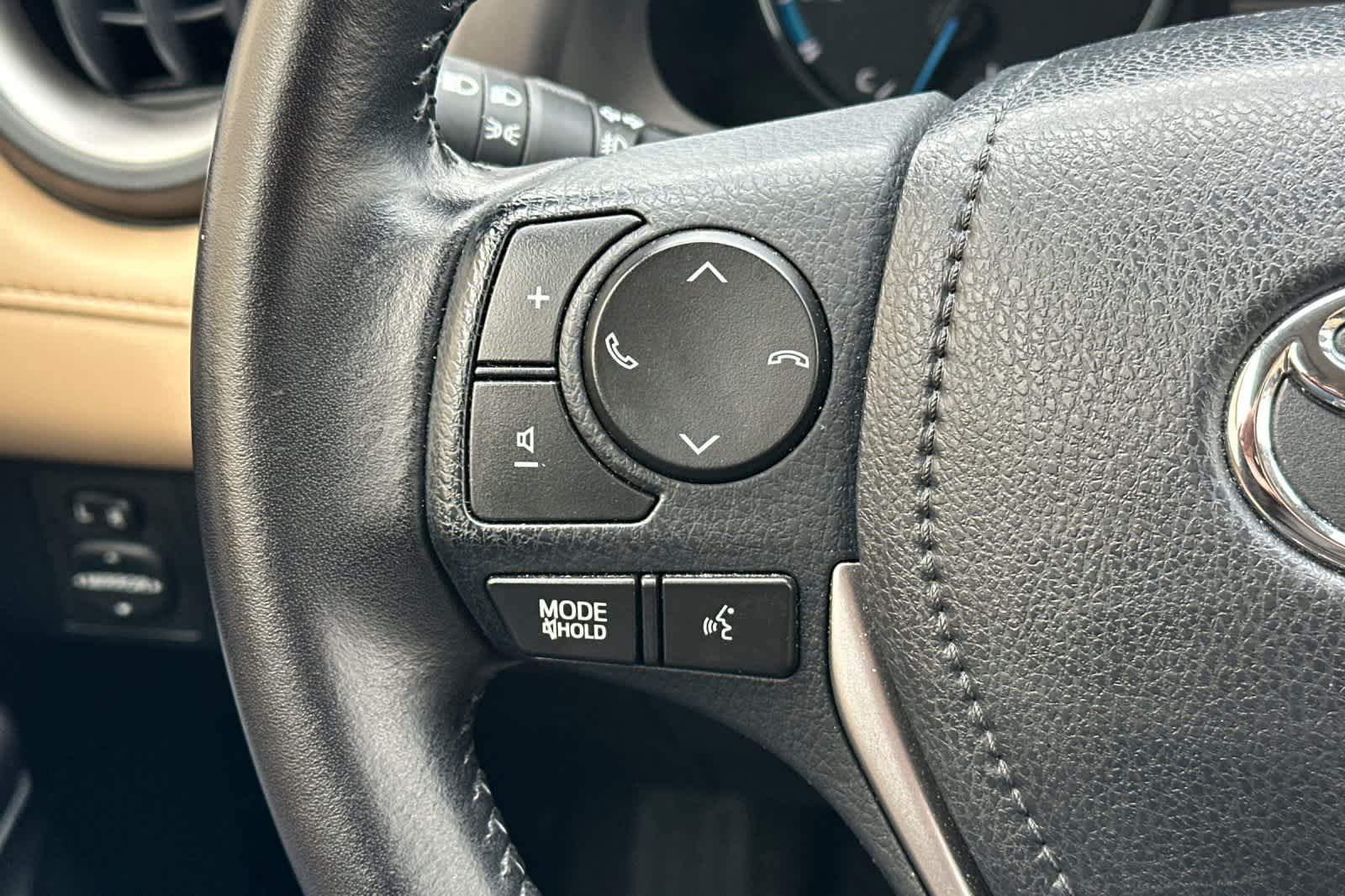 Thumbnail: 2018 Toyota RAV4 - 26