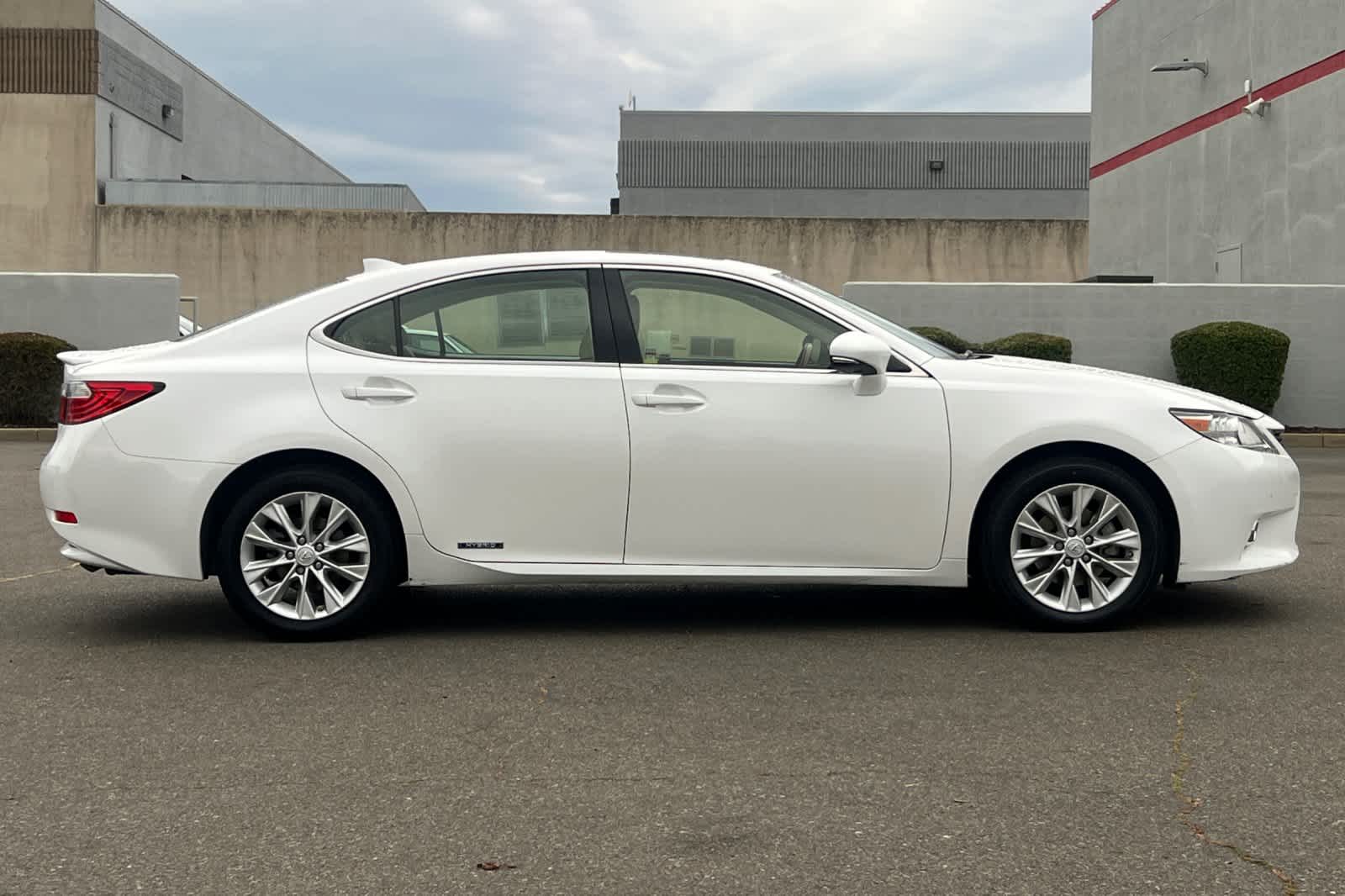 Thumbnail: 2015 Lexus ES - 6
