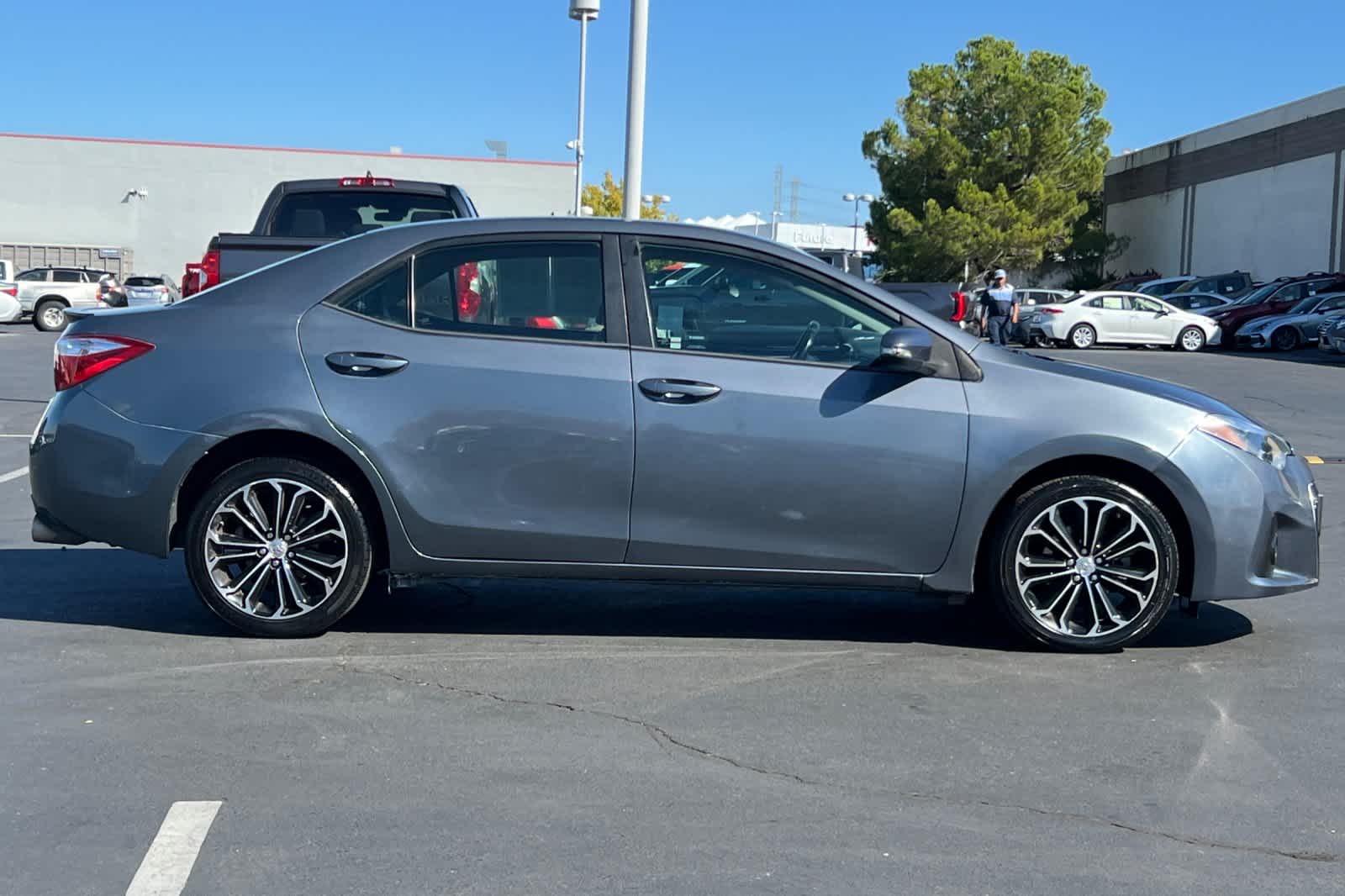 Thumbnail: 2016 Toyota Corolla - 6