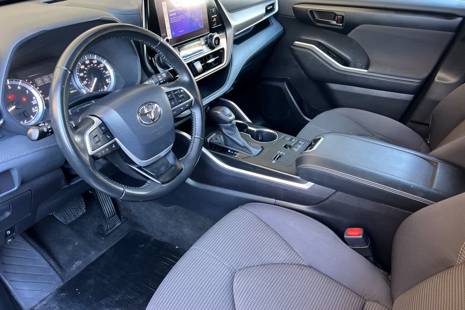 Thumbnail: 2023 Toyota Highlander - 11