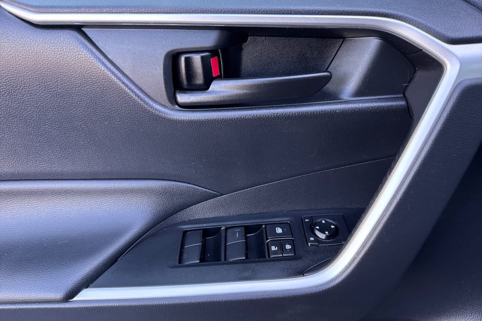 Thumbnail: 2021 Toyota RAV4 - 12