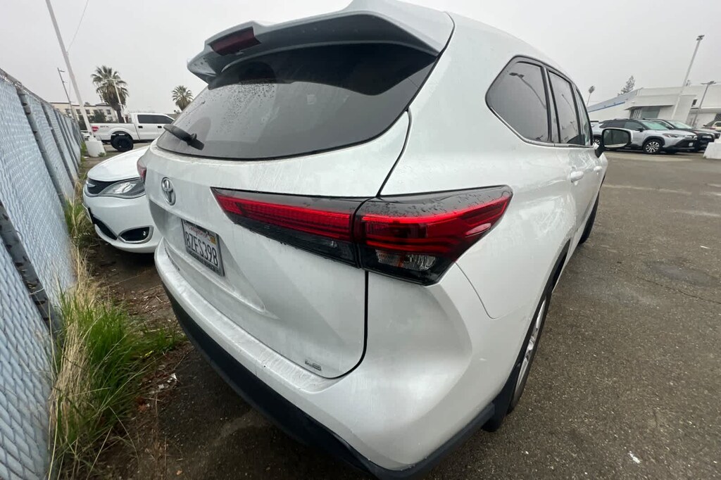 Used 2022 Toyota Highlander LE SUV