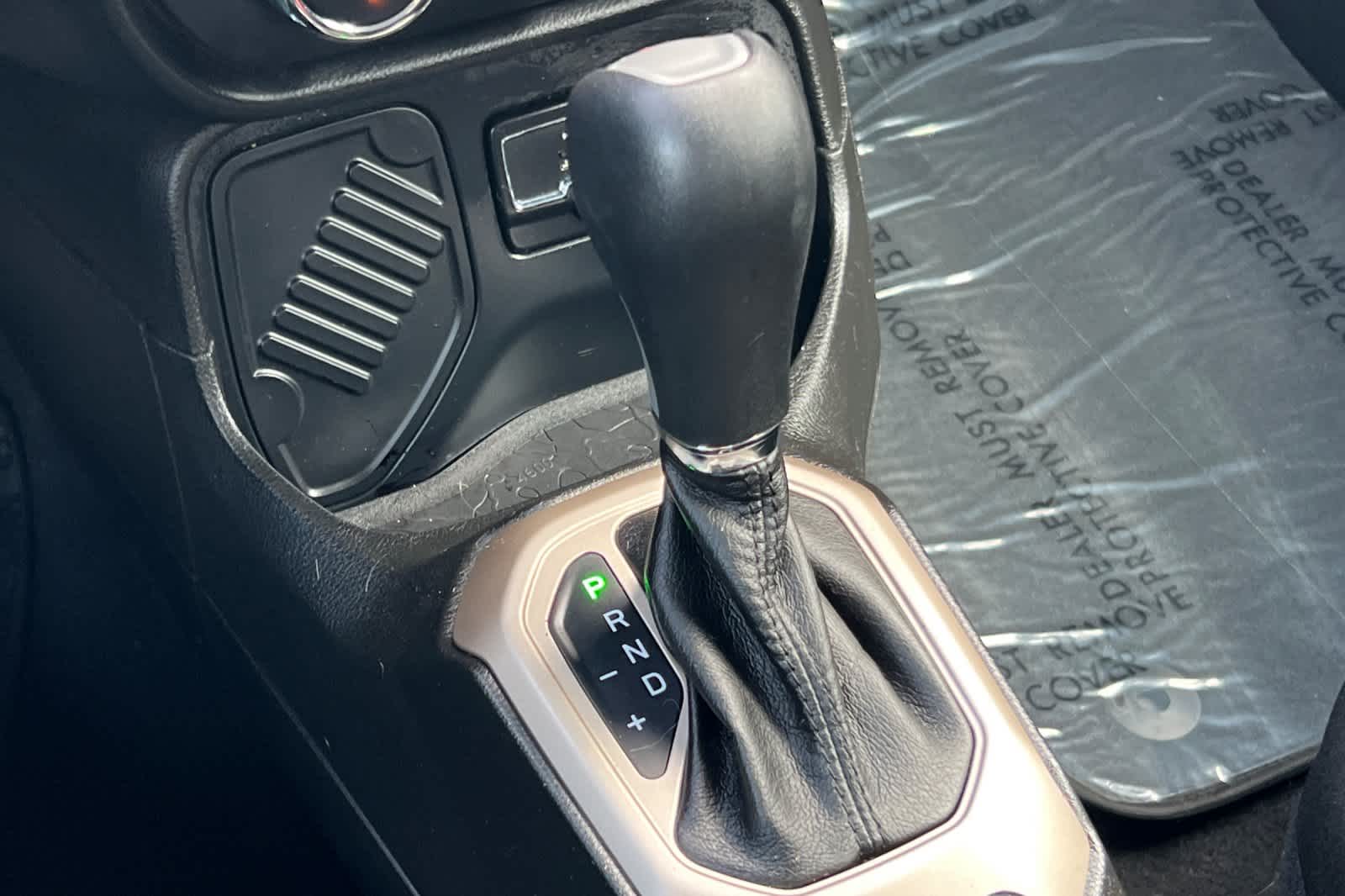 Thumbnail: 2017 Jeep Renegade - 21