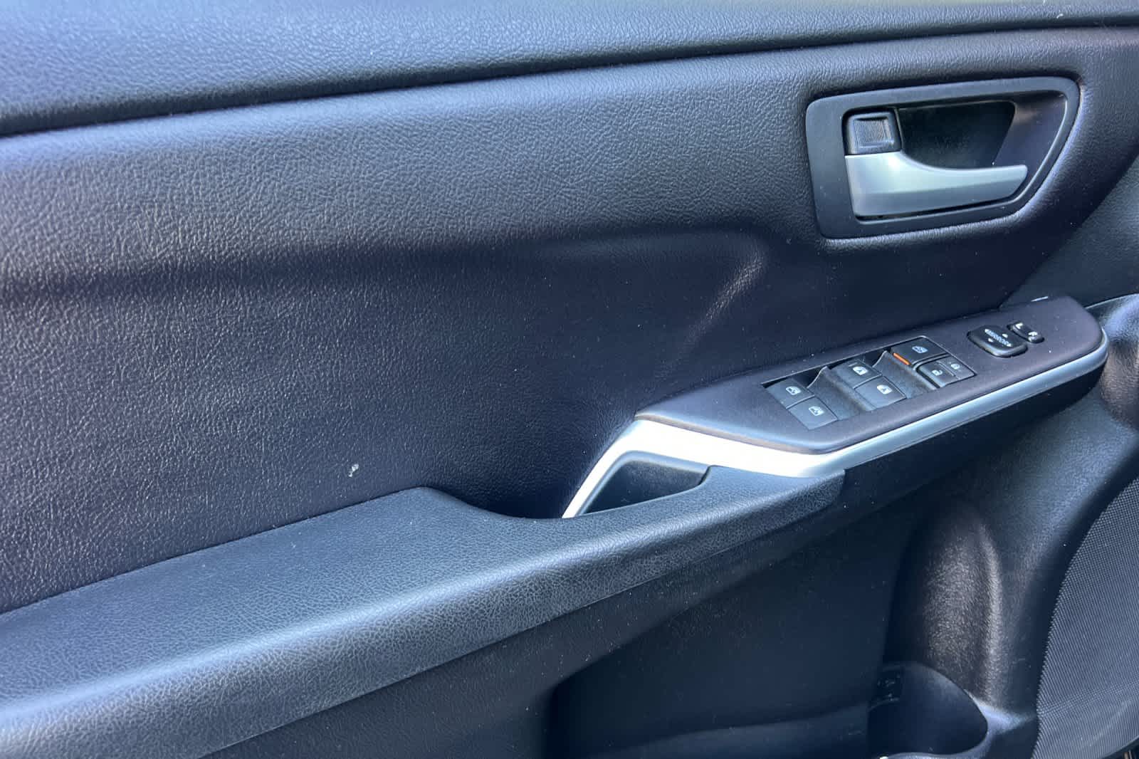 Thumbnail: 2017 Toyota Camry - 12