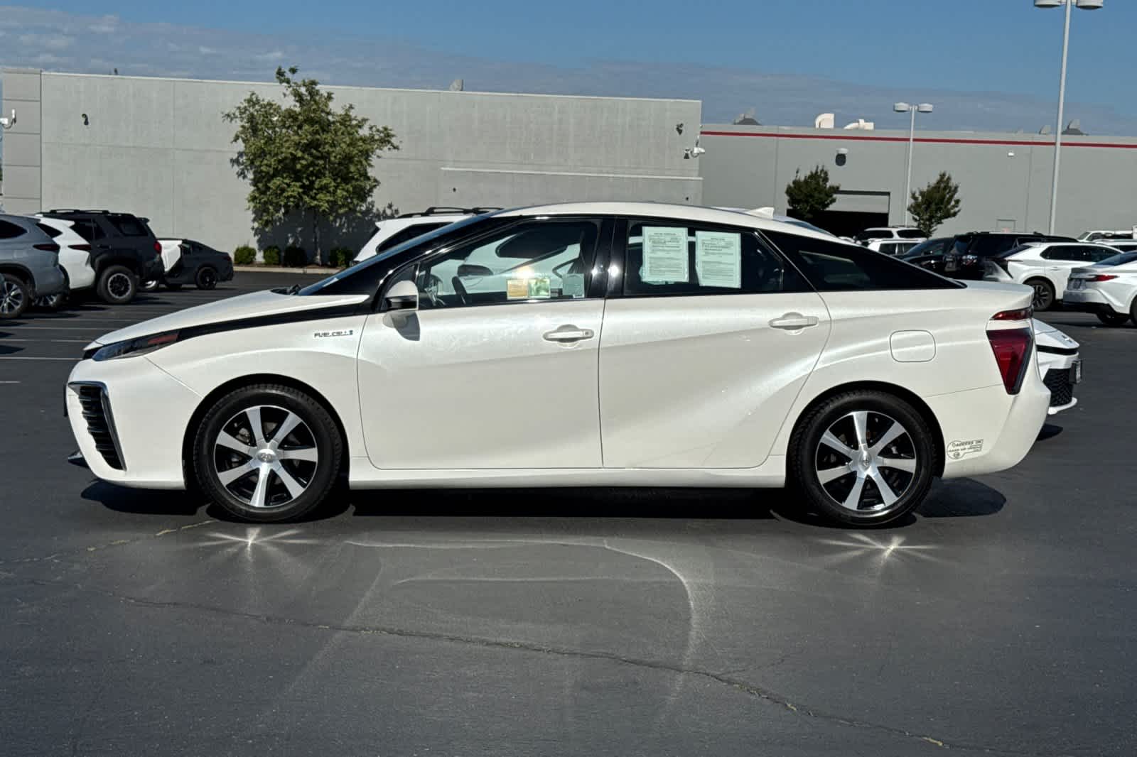 Thumbnail: 2016 Toyota Mirai - 9