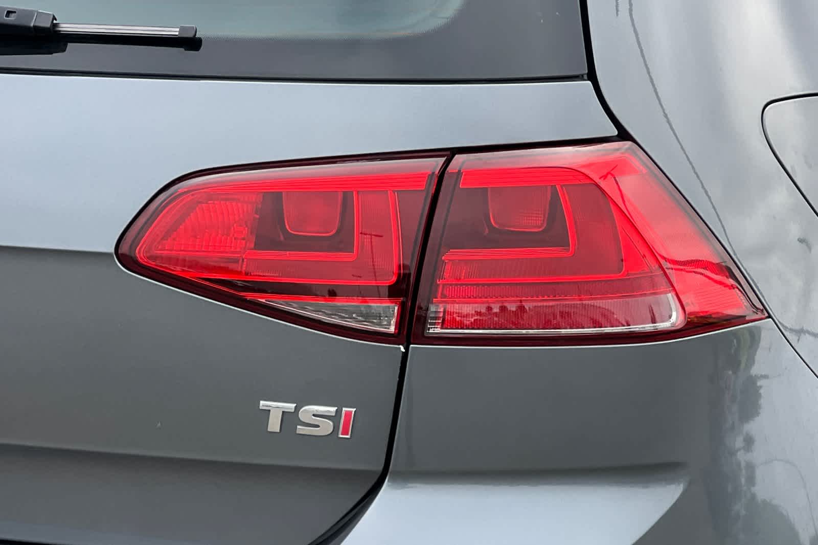 Thumbnail: 2017 Volkswagen Golf - 32