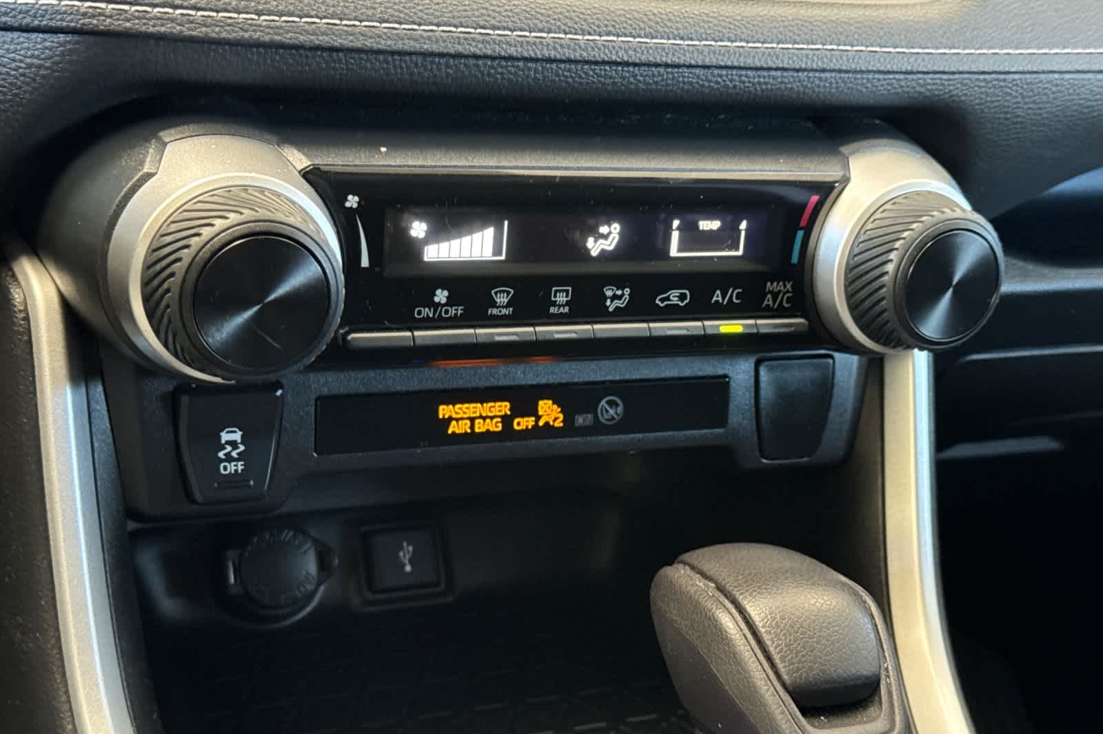 Thumbnail: 2020 Toyota RAV4 - 20