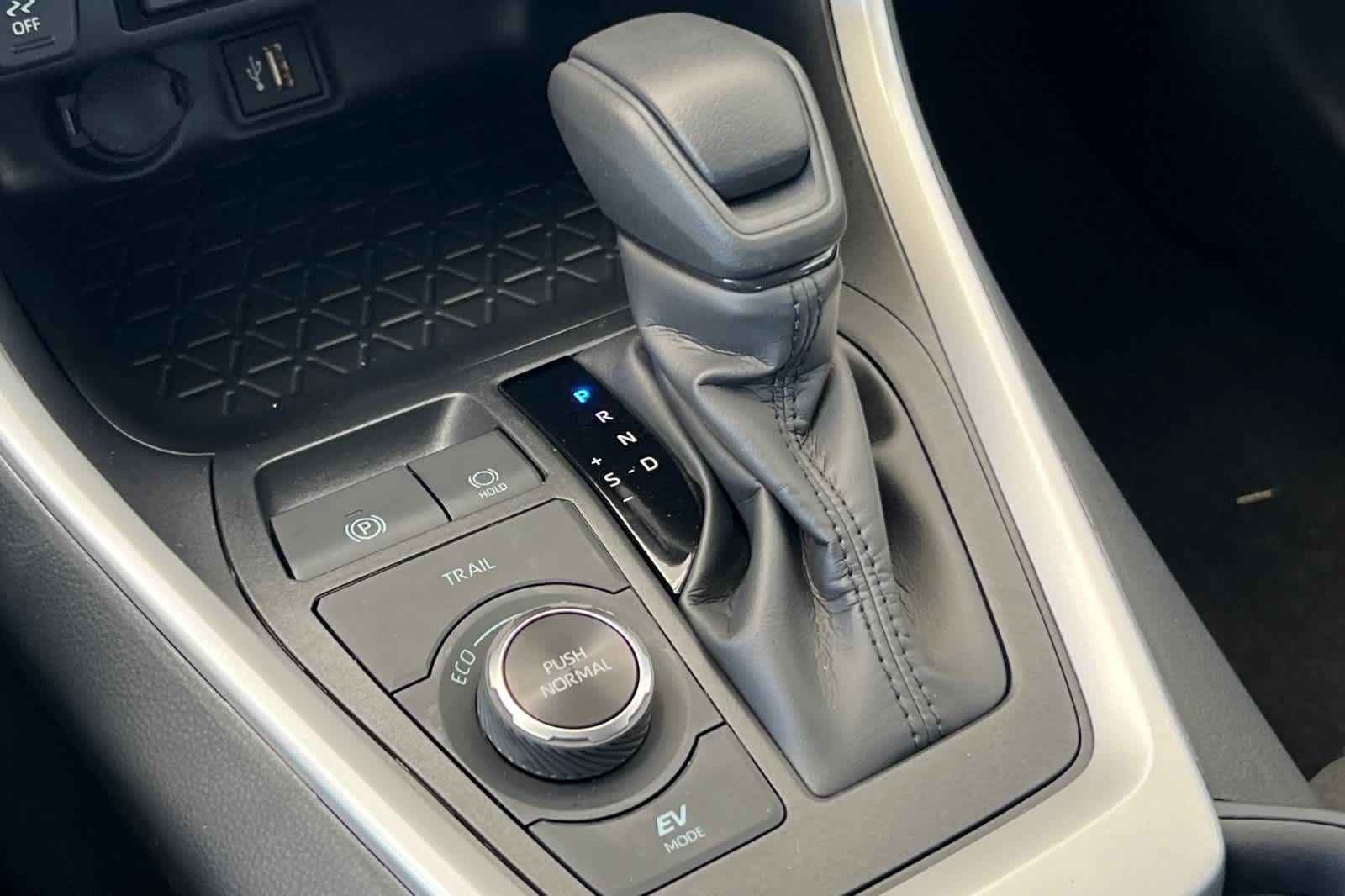 2025 Toyota RAV4 Woodland Edition 22