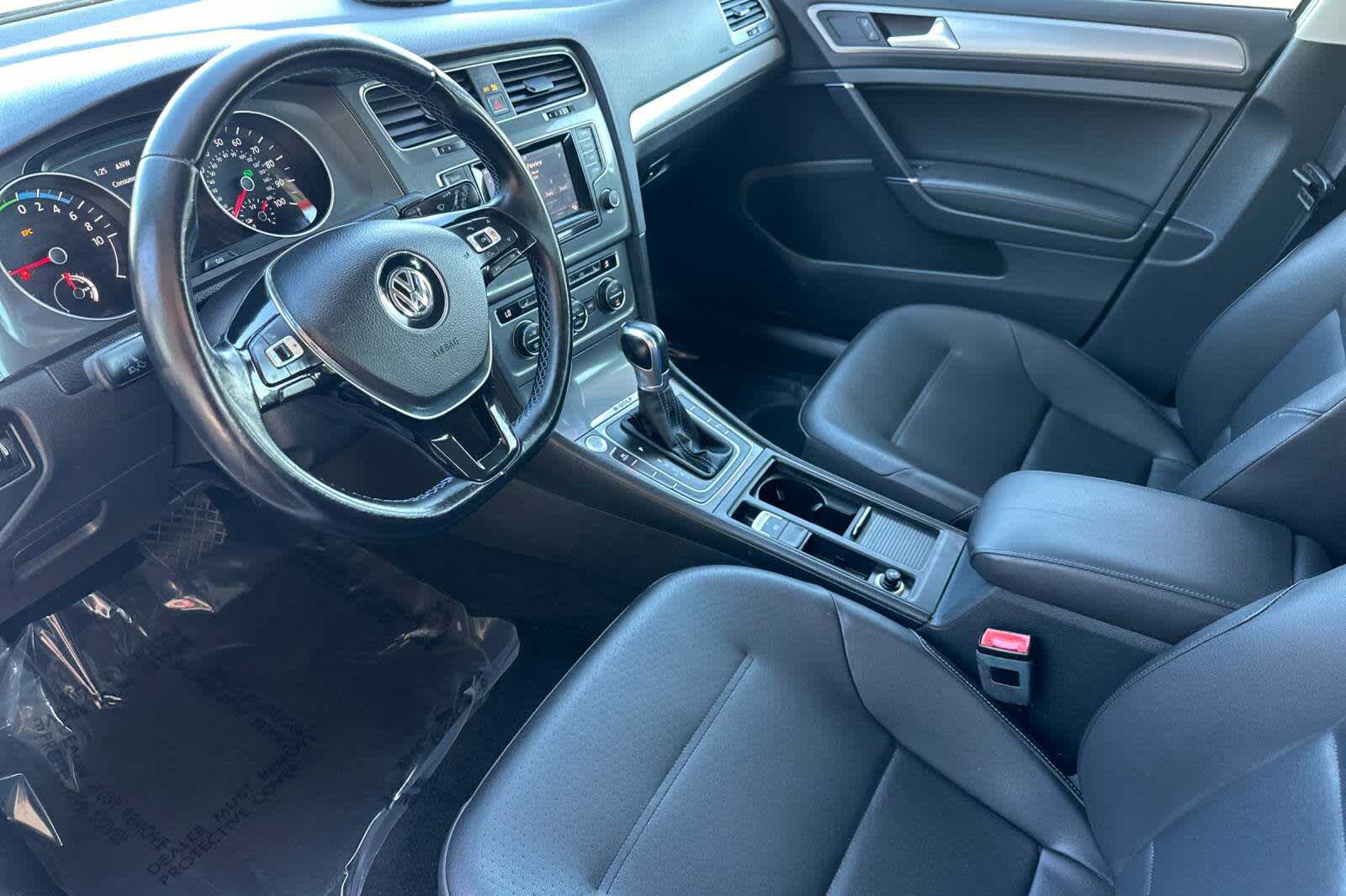 Thumbnail: 2015 Volkswagen e-Golf - 11