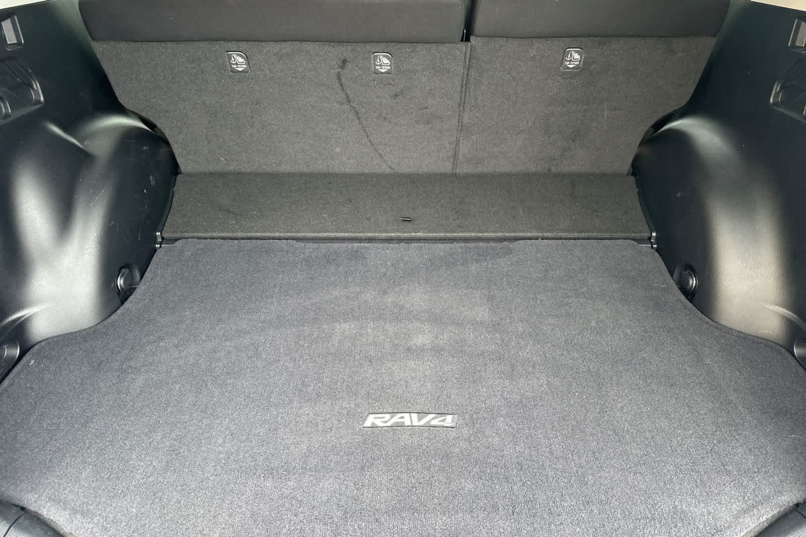 Thumbnail: 2018 Toyota RAV4 - 16