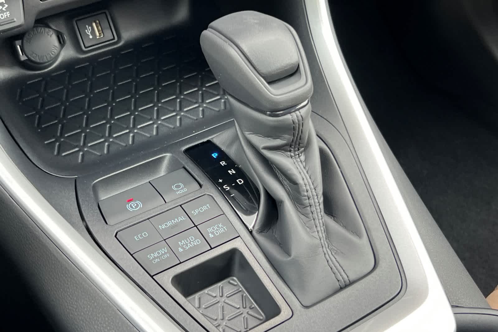 Thumbnail: 2025 Toyota RAV4 - 22