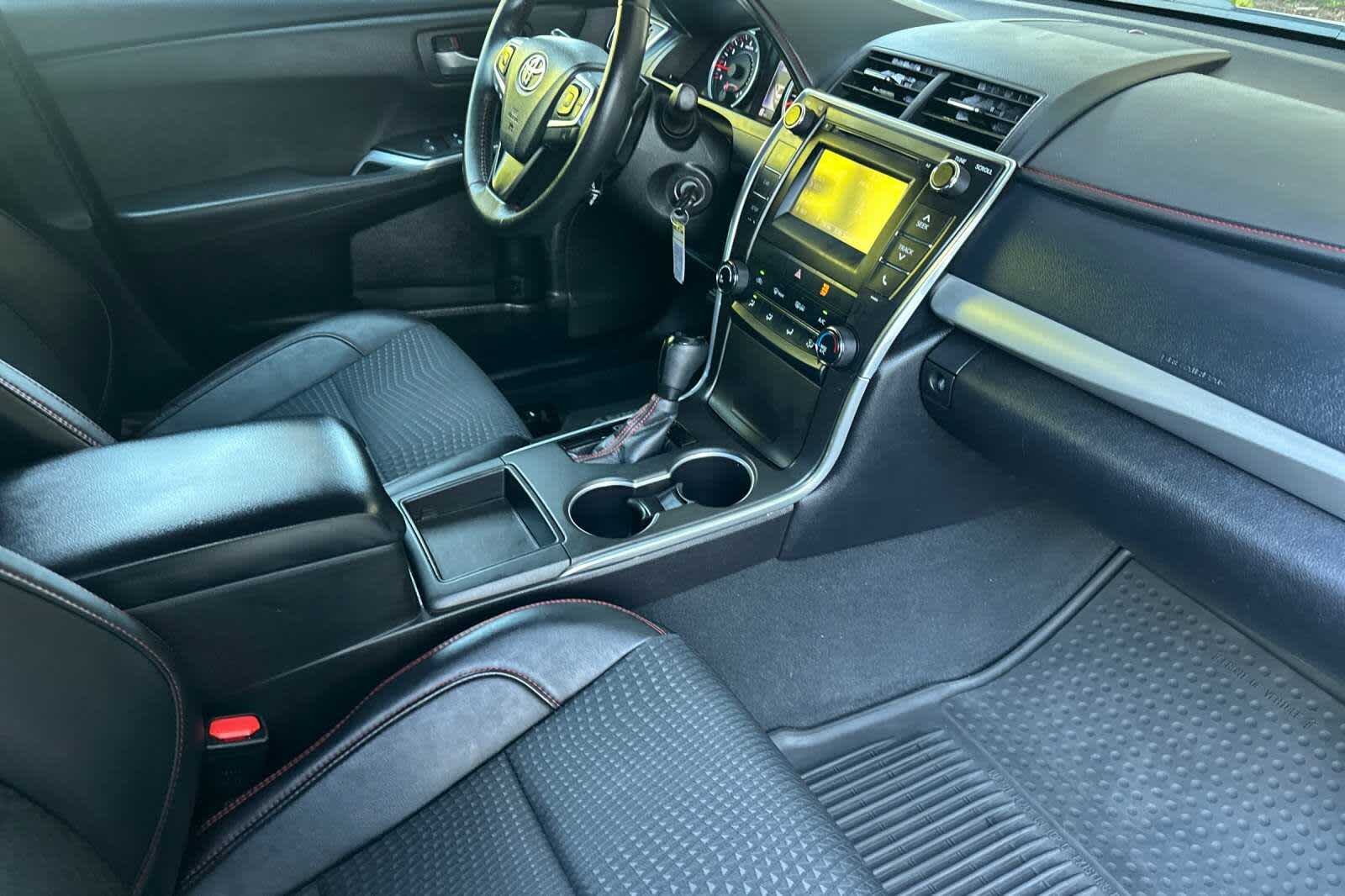 Thumbnail: 2015 Toyota Camry - 16