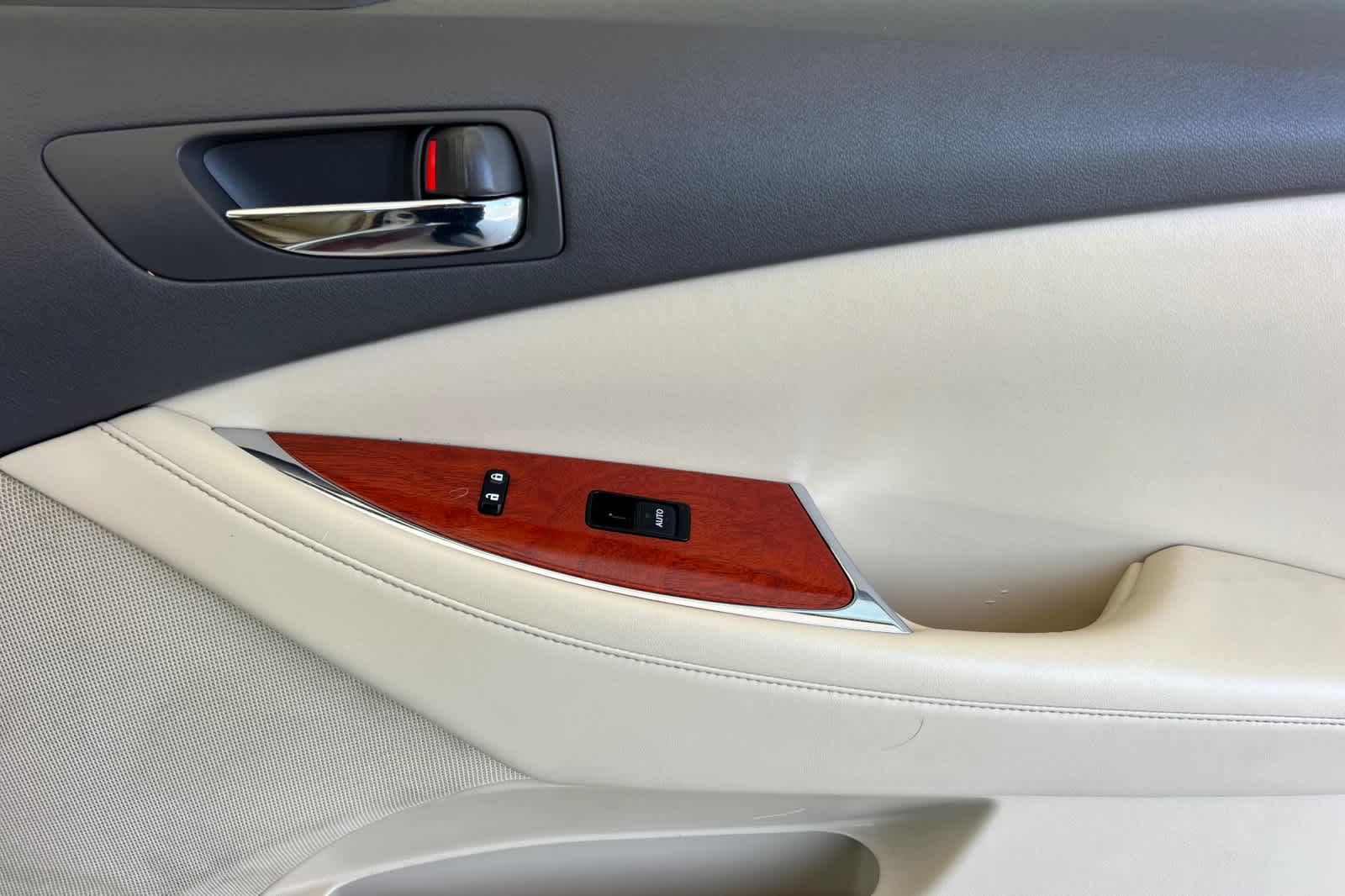 Thumbnail: 2011 Lexus ES - 17