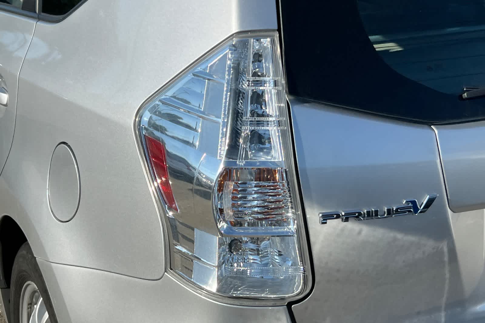 Thumbnail: 2013 Toyota Prius v - 13