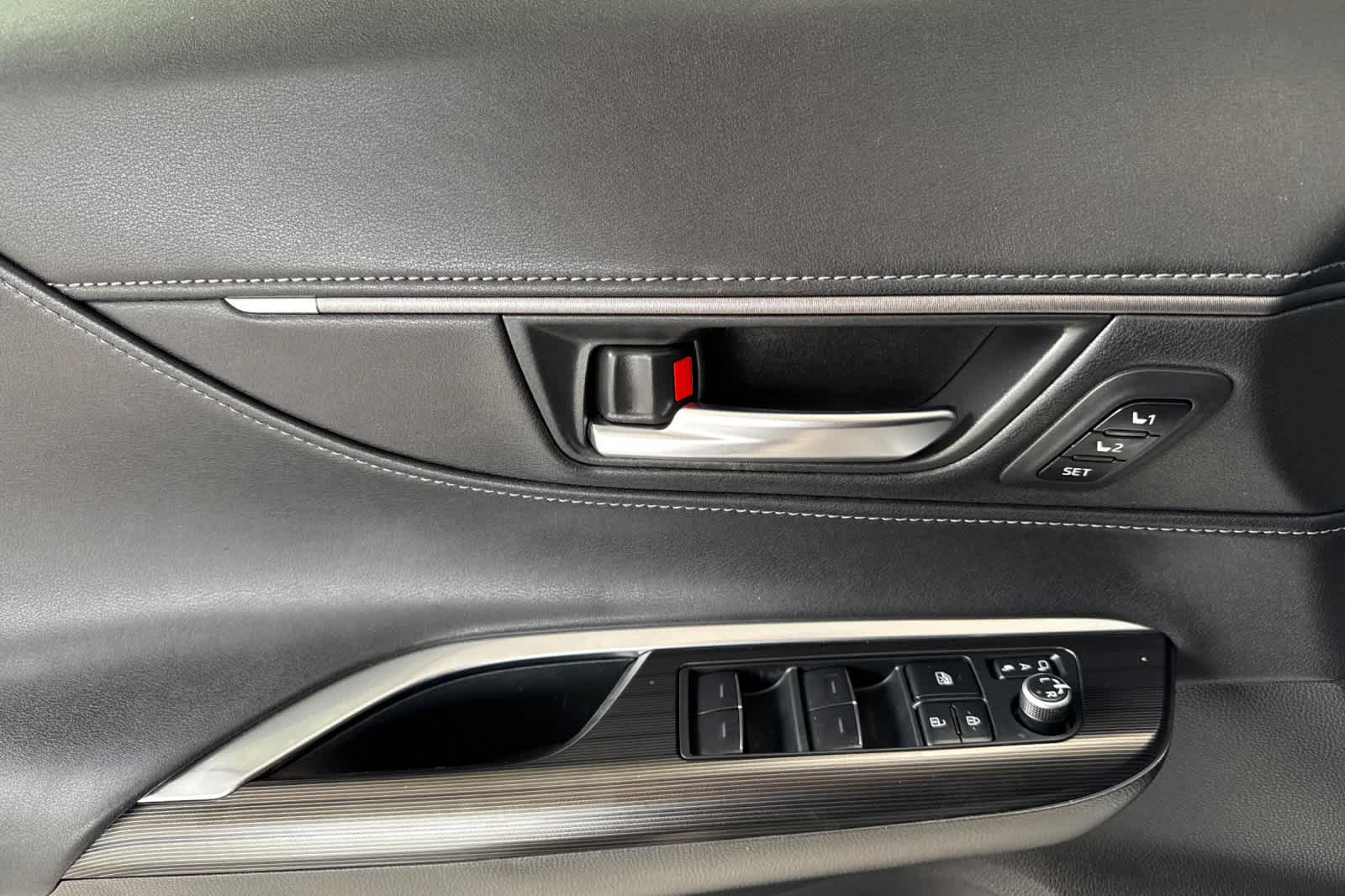 Thumbnail: 2022 Toyota Venza - 12