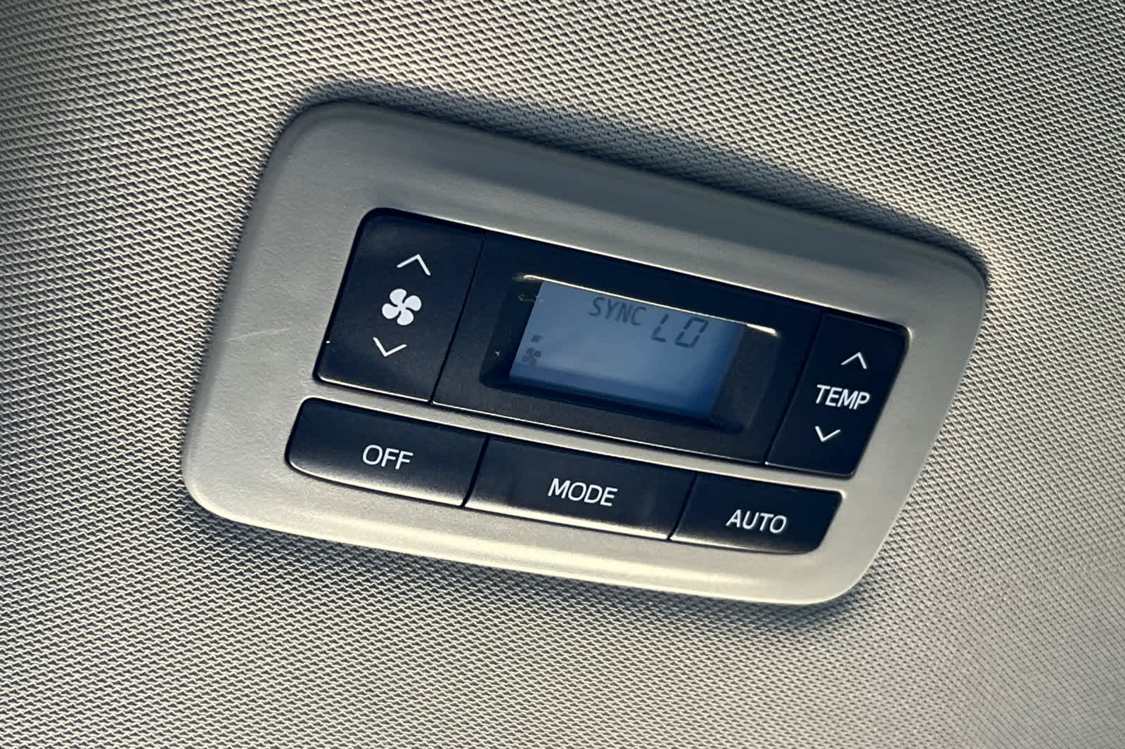 Thumbnail: 2018 Toyota Sienna - 14