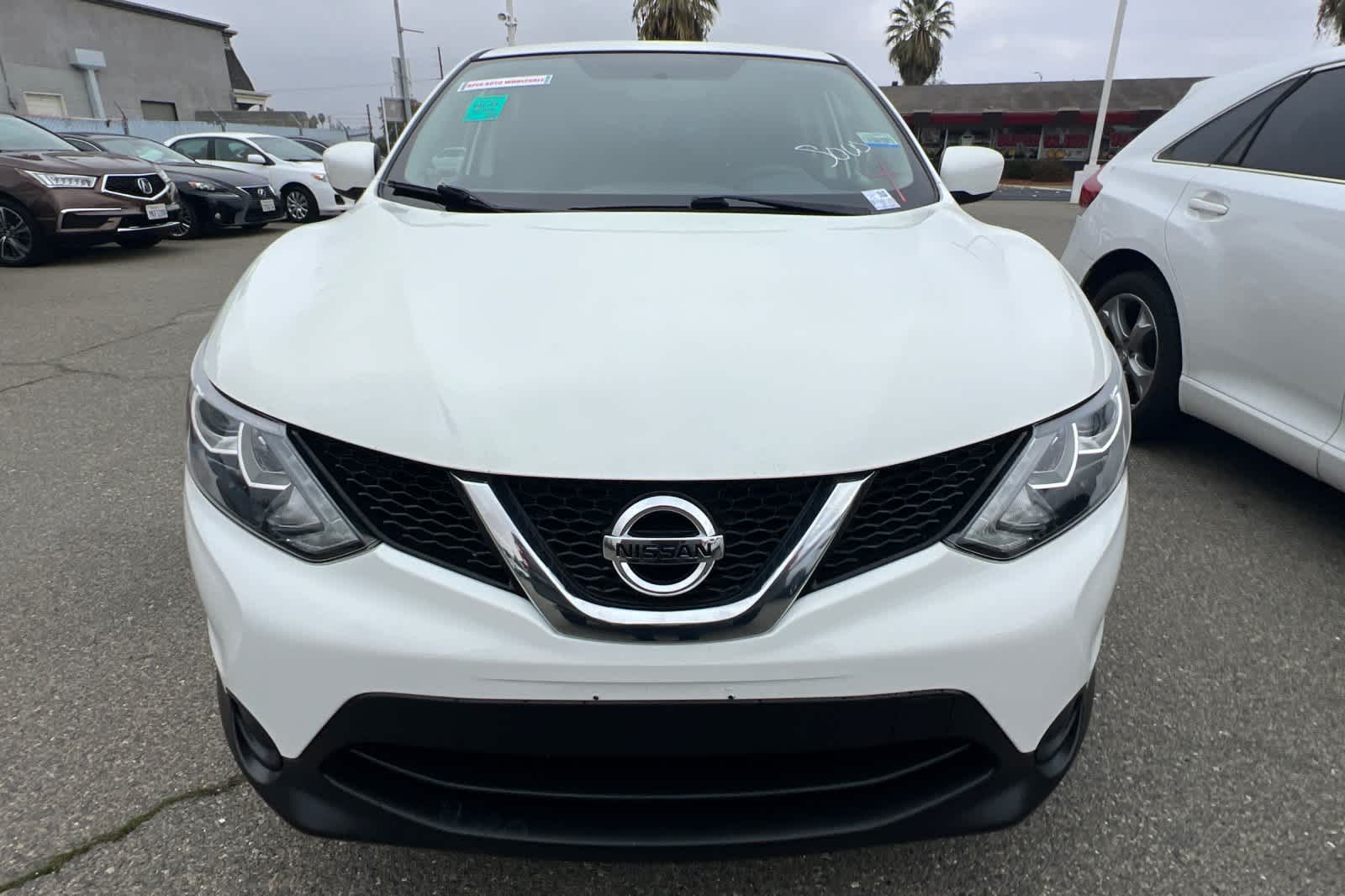 Thumbnail: 2017 Nissan Rogue Sport - 6