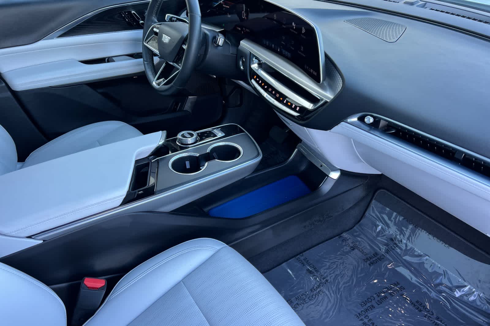 Thumbnail: 2024 Cadillac Lyriq - 17