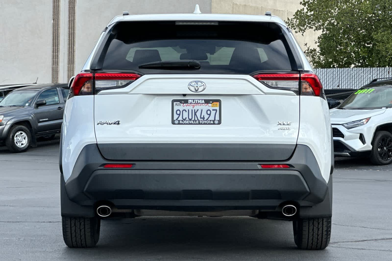 Thumbnail: 2022 Toyota RAV4 - 8