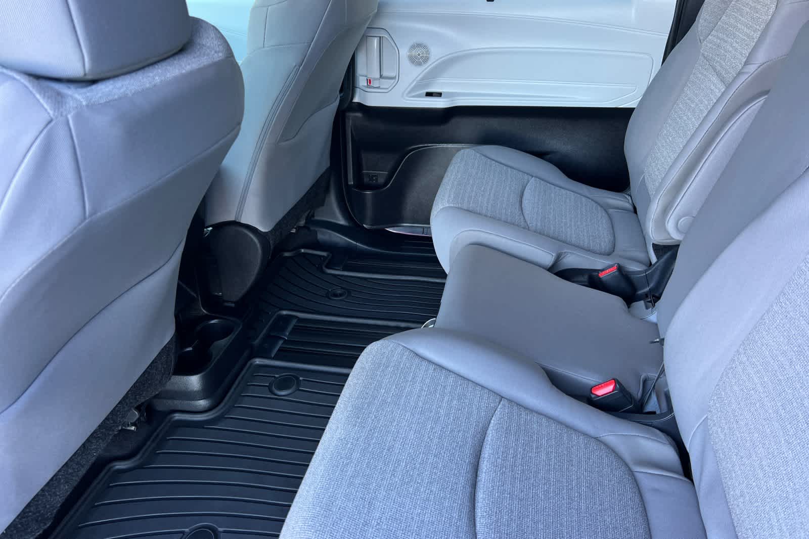 Thumbnail: 2025 Toyota Sienna - 4