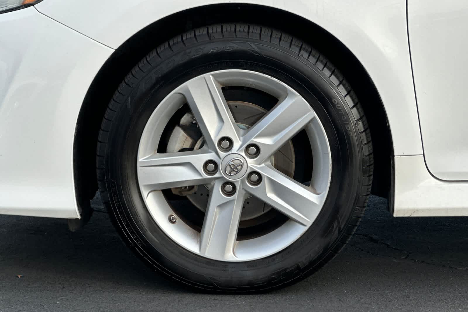 Thumbnail: 2014 Toyota Camry - 28